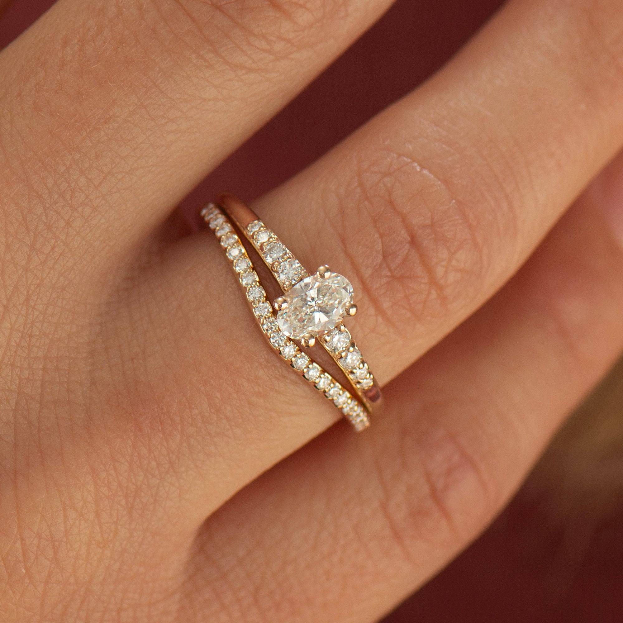 Delicate Oval Engagement Set