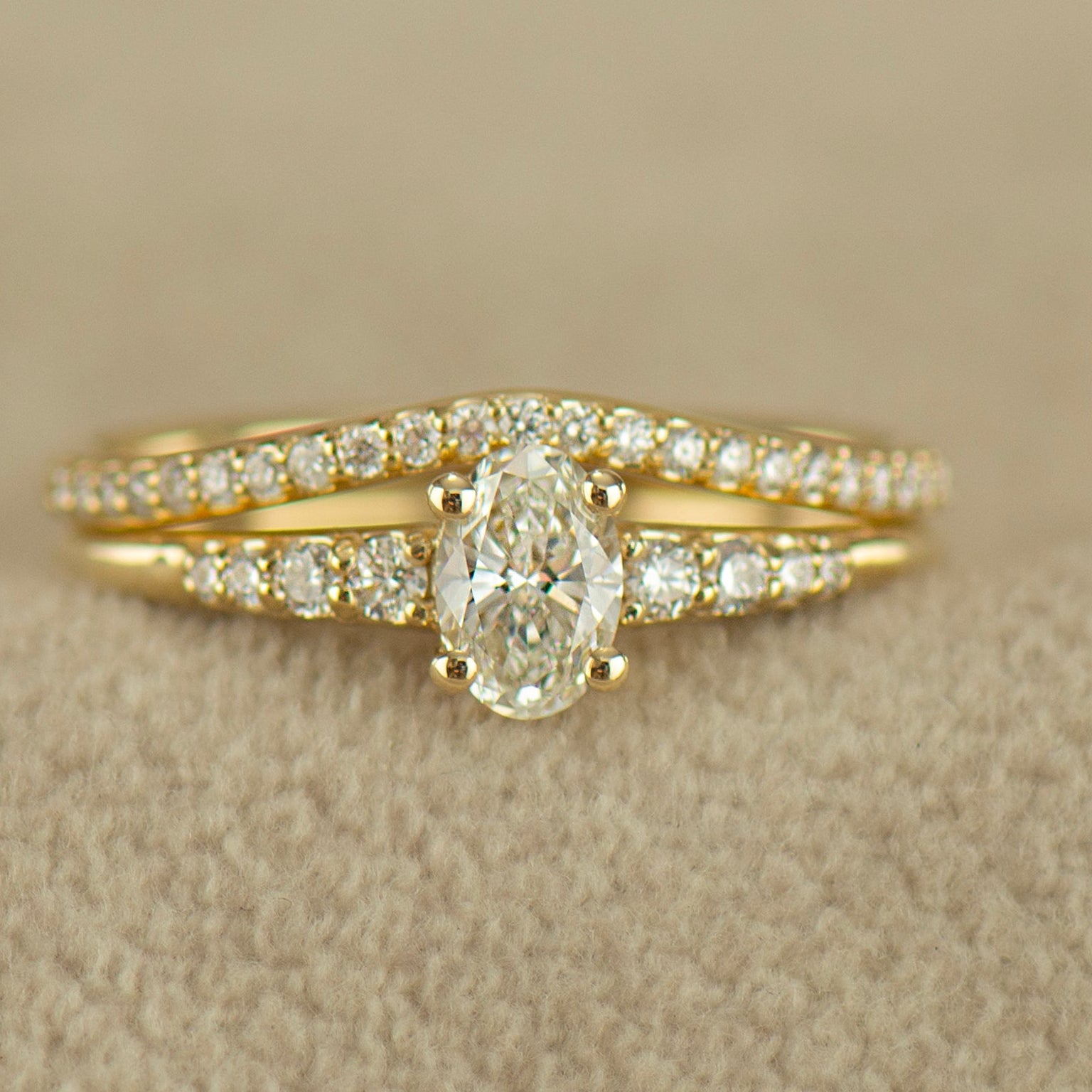 Delicate Oval Engagement Set