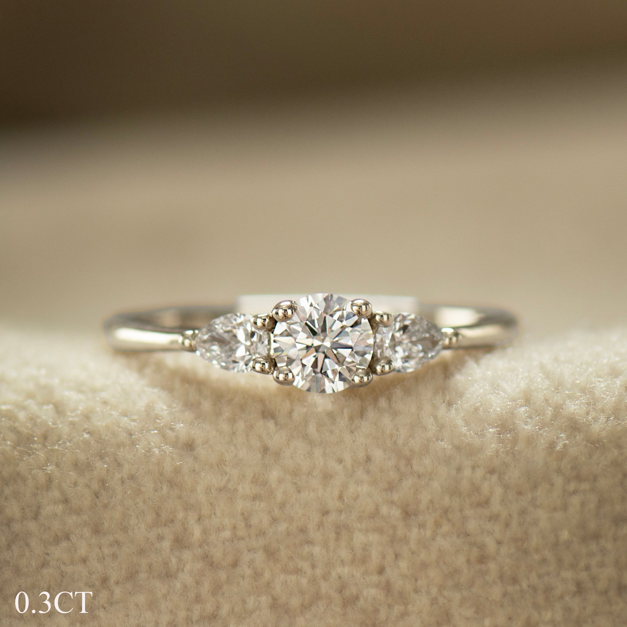 Round & pears Ring - 0.3ct / 0.4ct Center