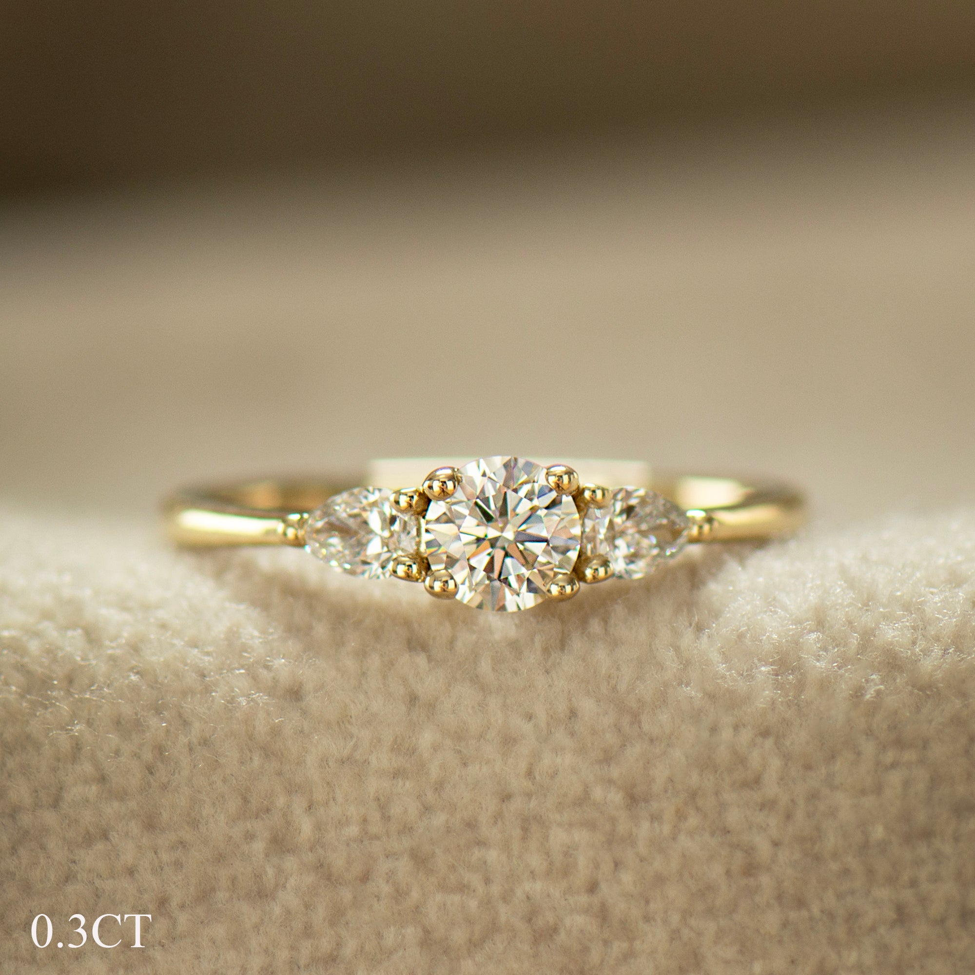 Round & pears Ring - 0.3ct / 0.4ct Center