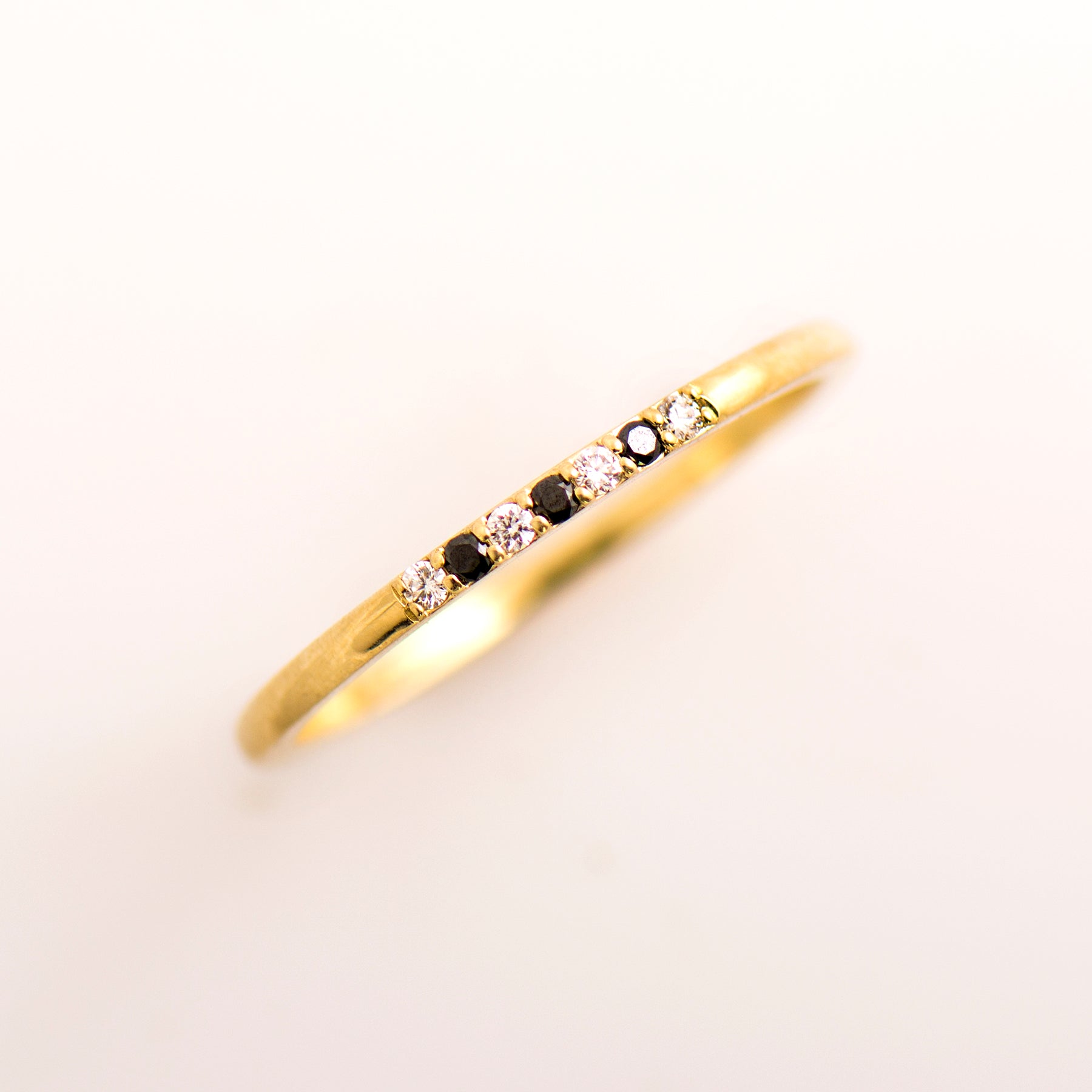Alternating White & Black Diamonds Ring