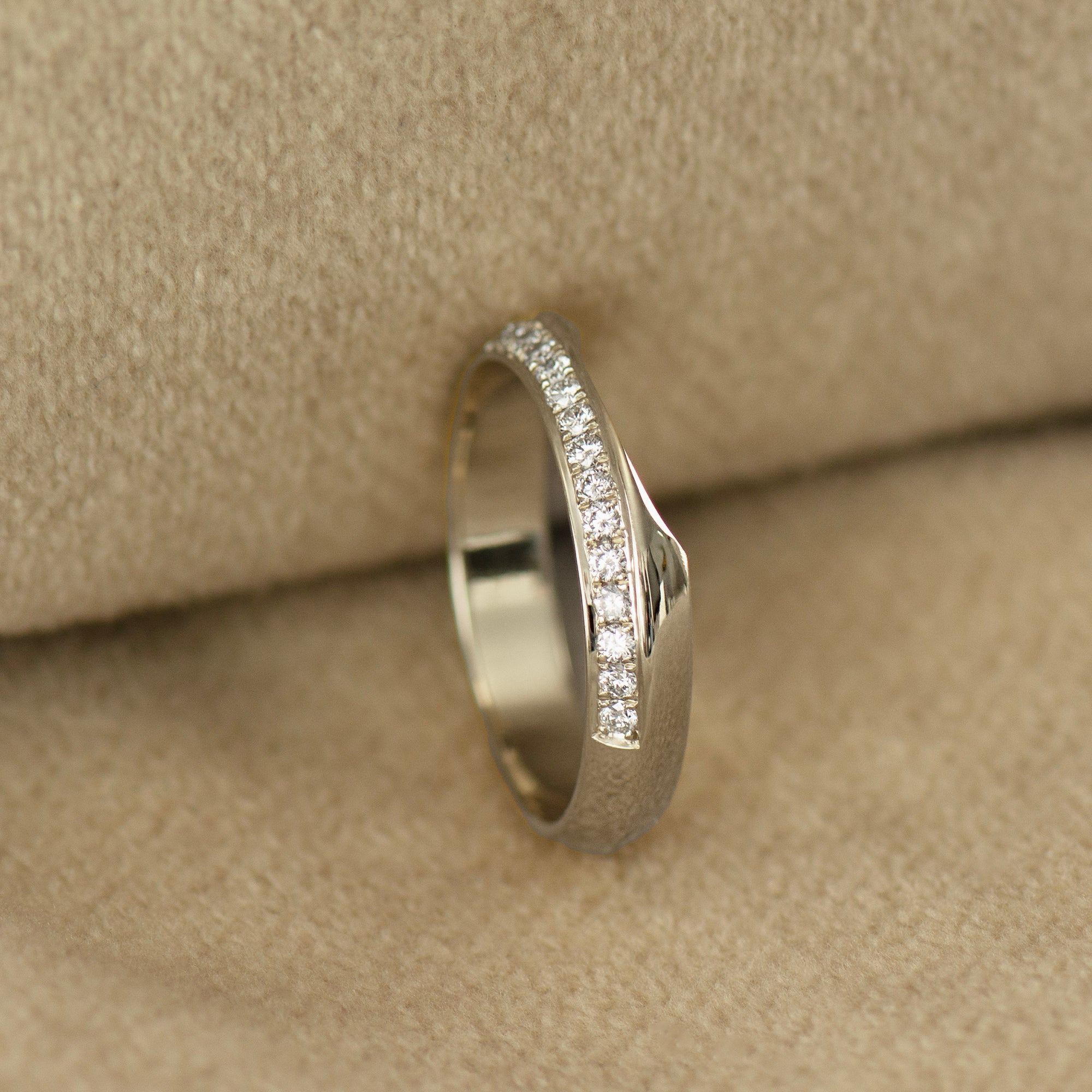 Contoured Knife Edge Matching Band