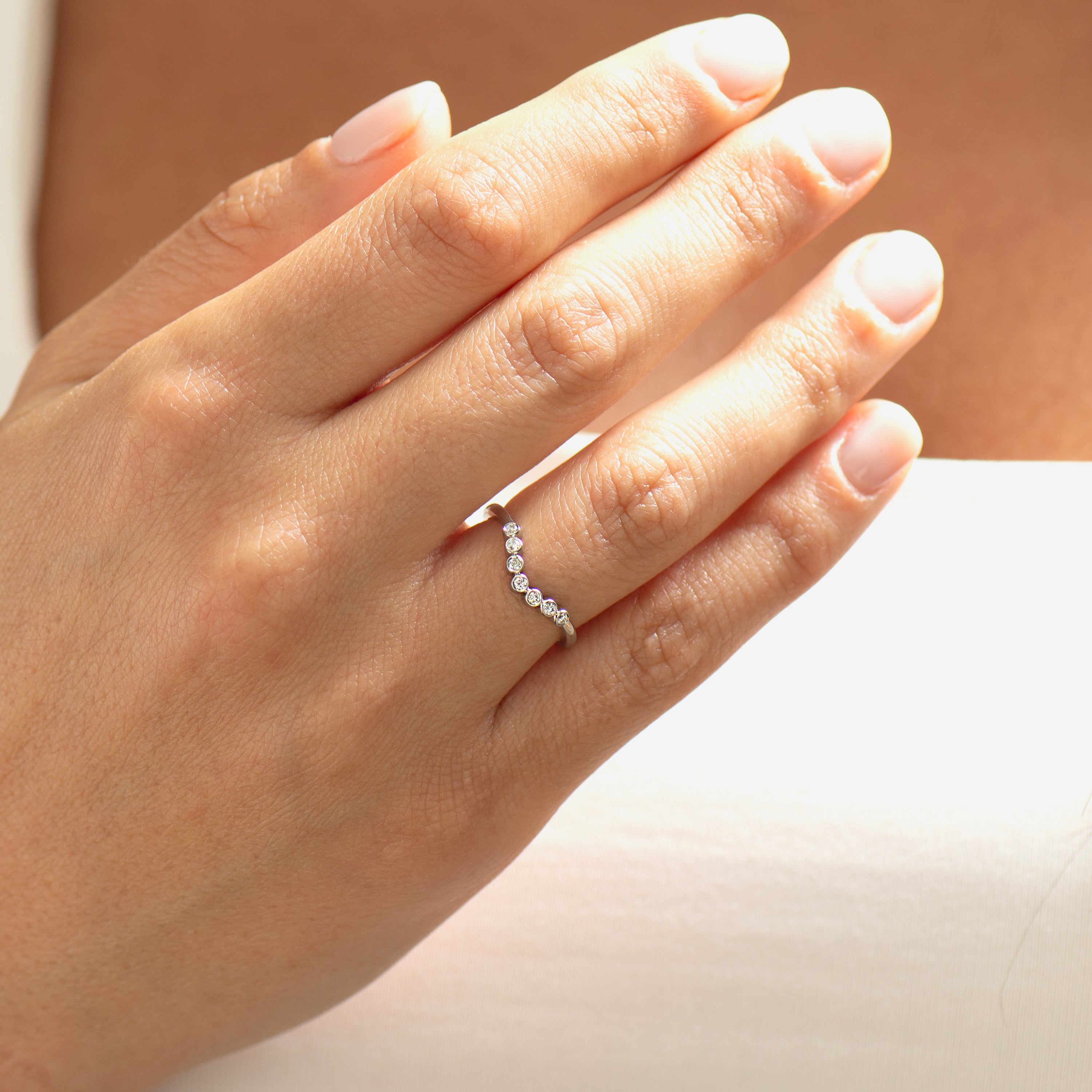 Curved Diamonds Bezel Band