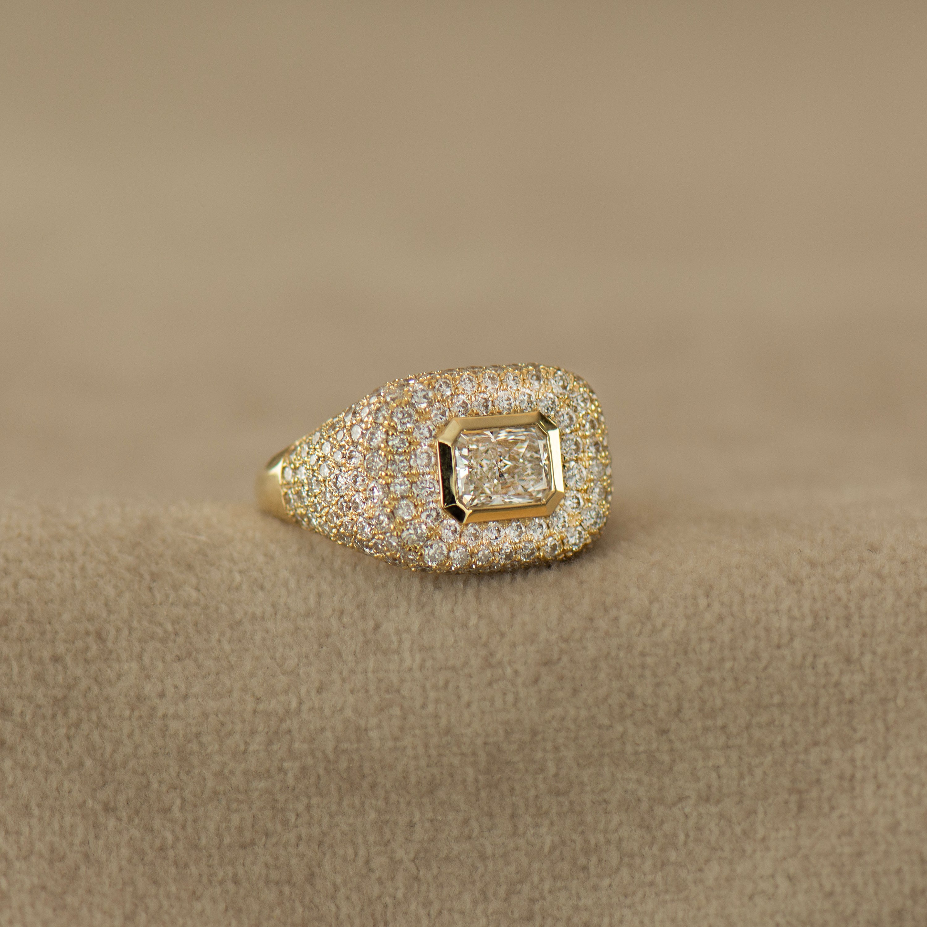 Chic Diamond Signet Ring