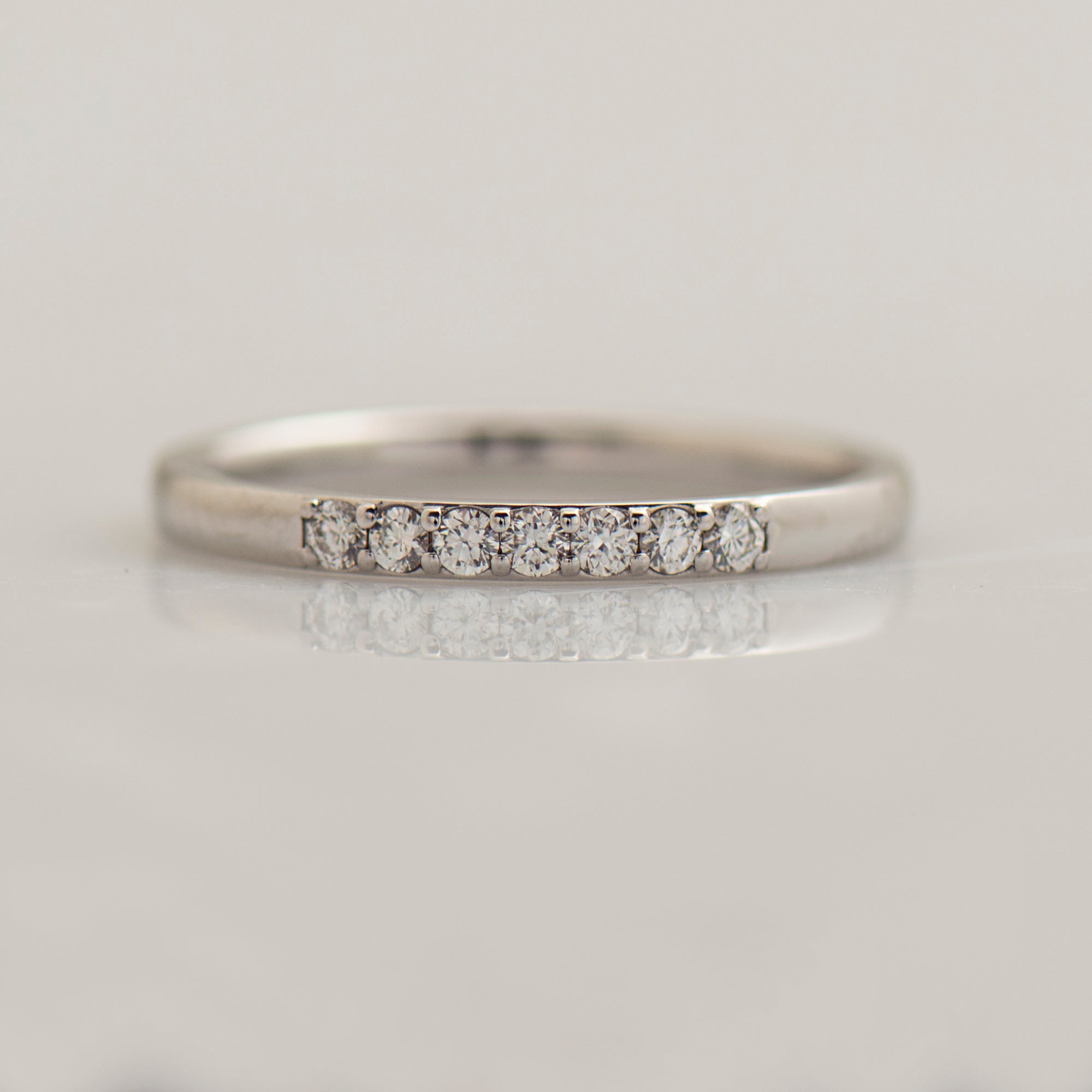 2 mm 7 Diamonds Ring