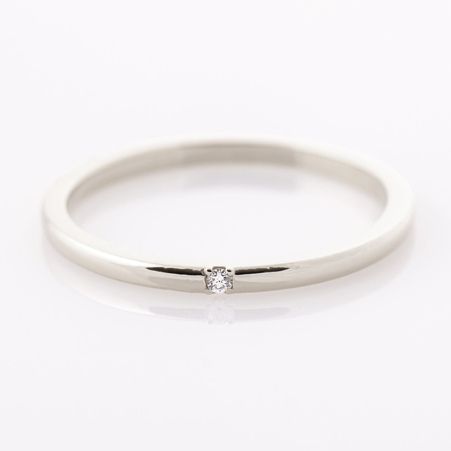 1.5 mm Single Diamond Ring
