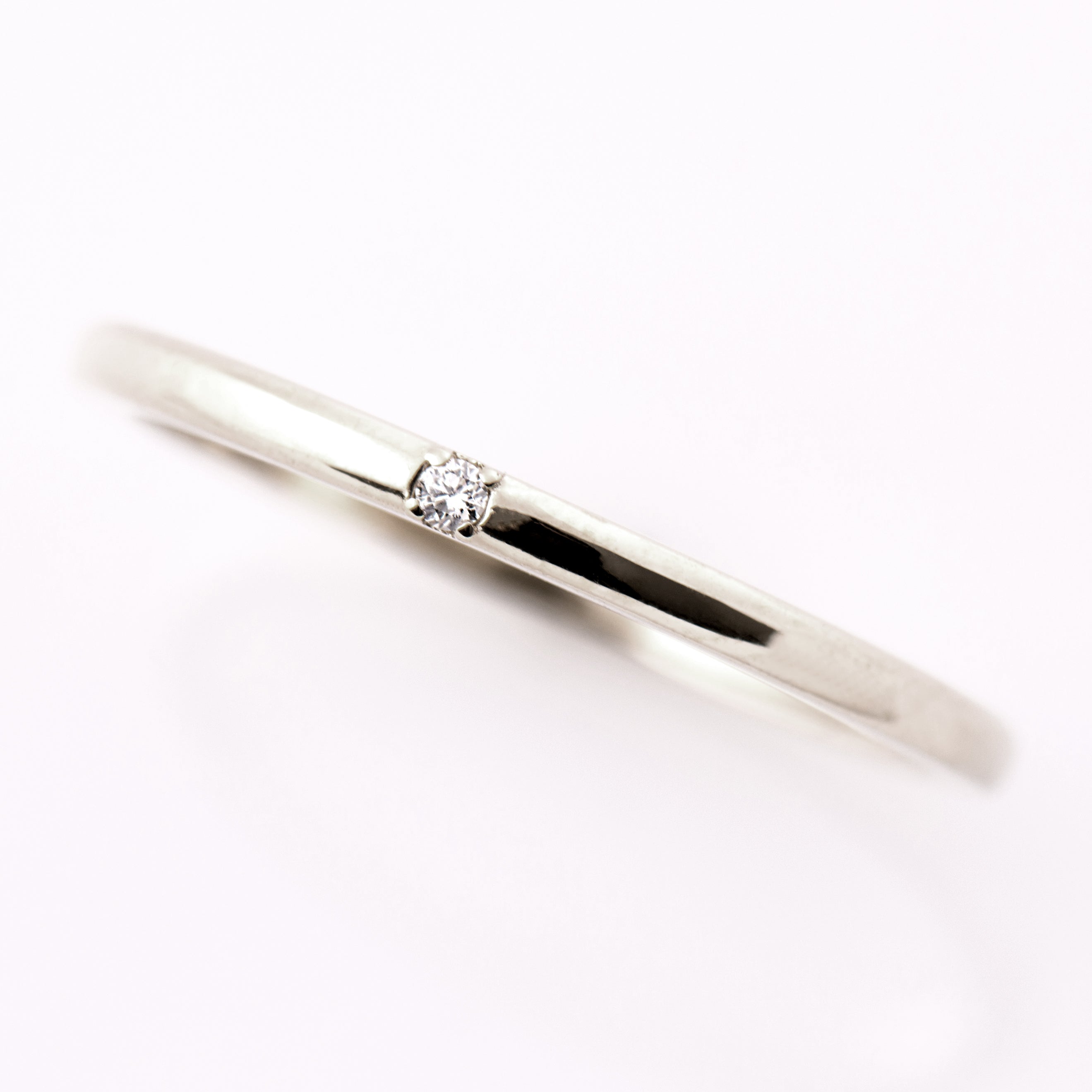 1.5 mm Single Diamond Ring