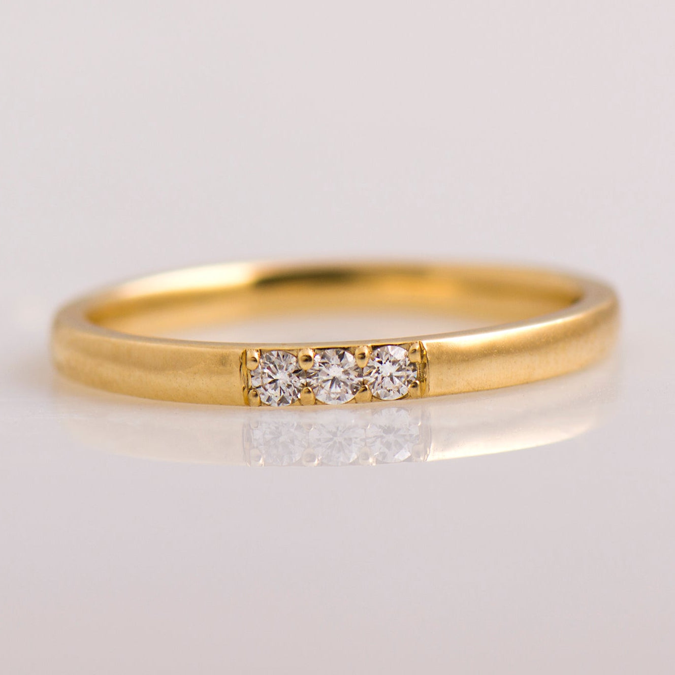 2 mm 3 Diamond Ring