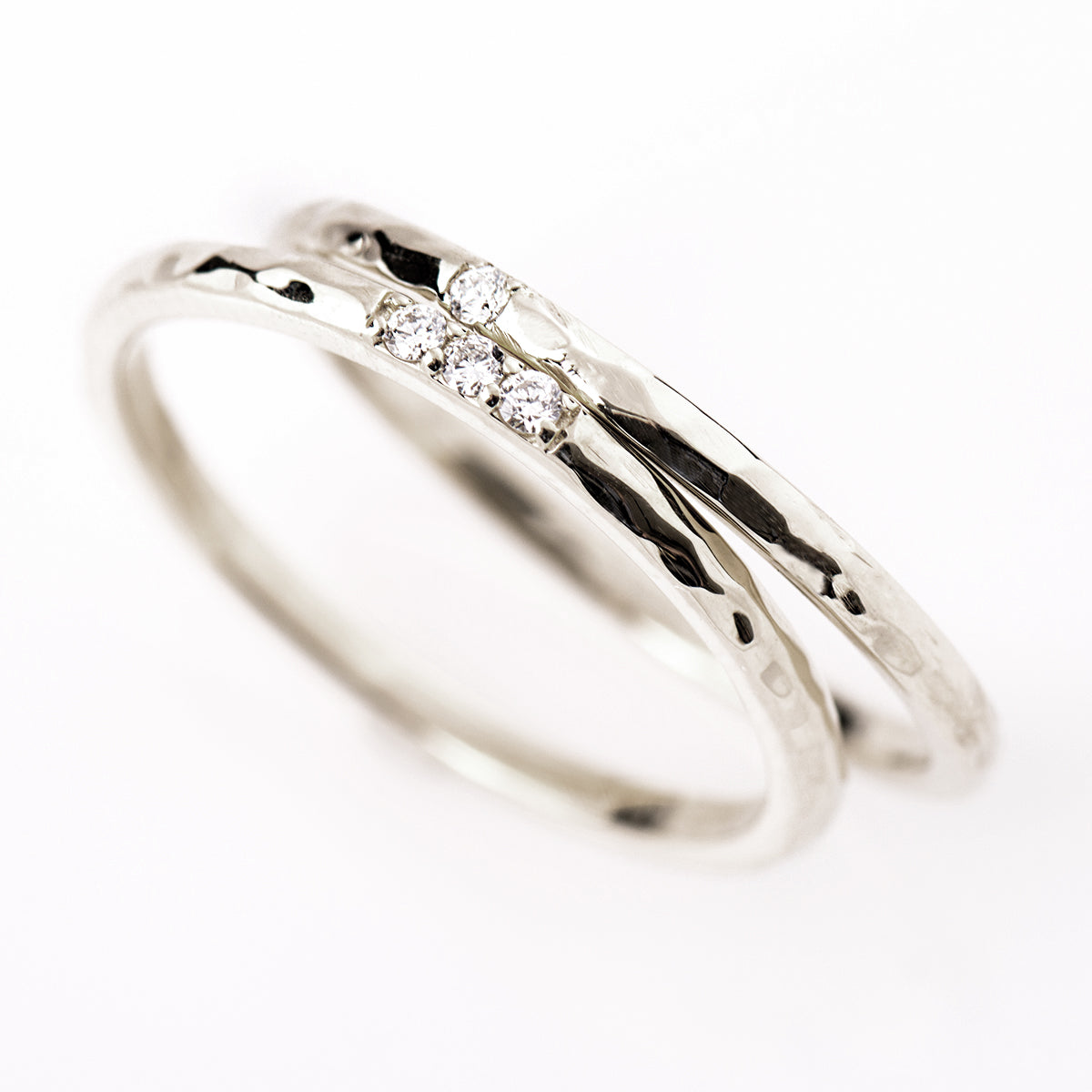 1.5 mm Hammered 3 Diamonds Ring