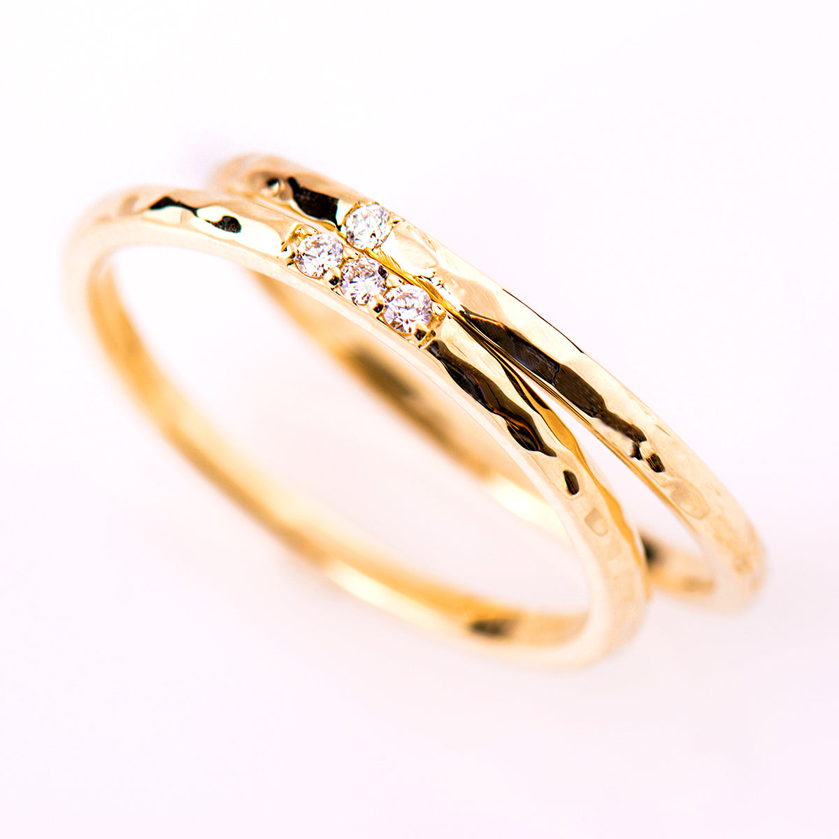 1.5 mm Hammered 3 Diamonds Ring