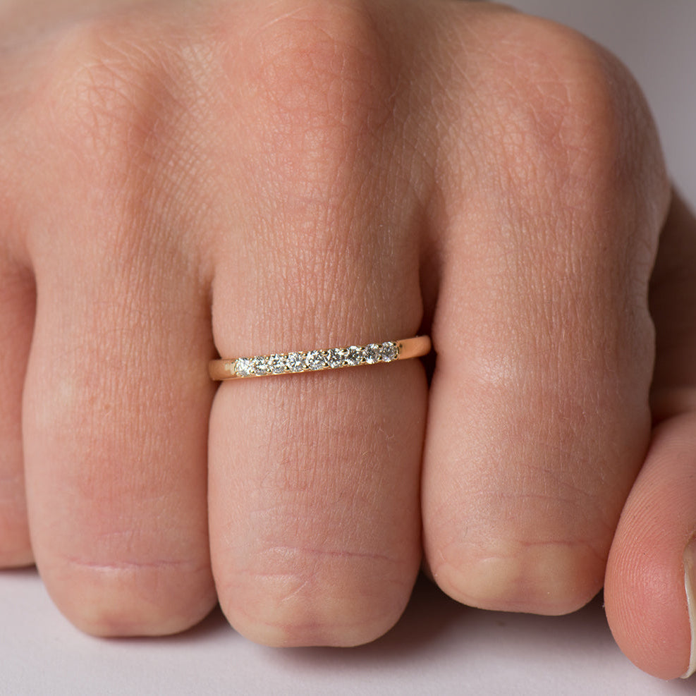 2 mm 9 Diamonds Ring