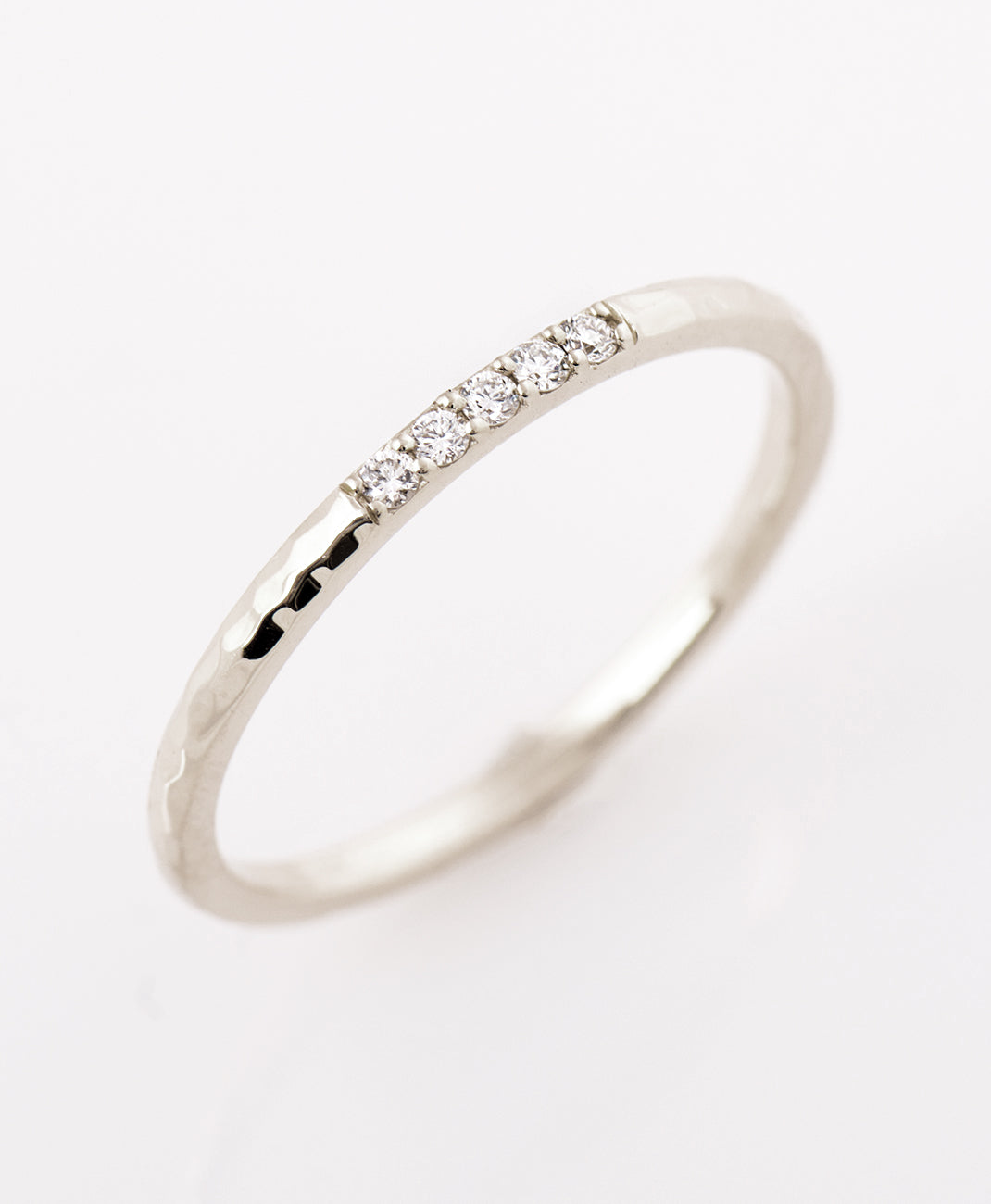 1.5 mm Hammered 5 Diamonds Ring