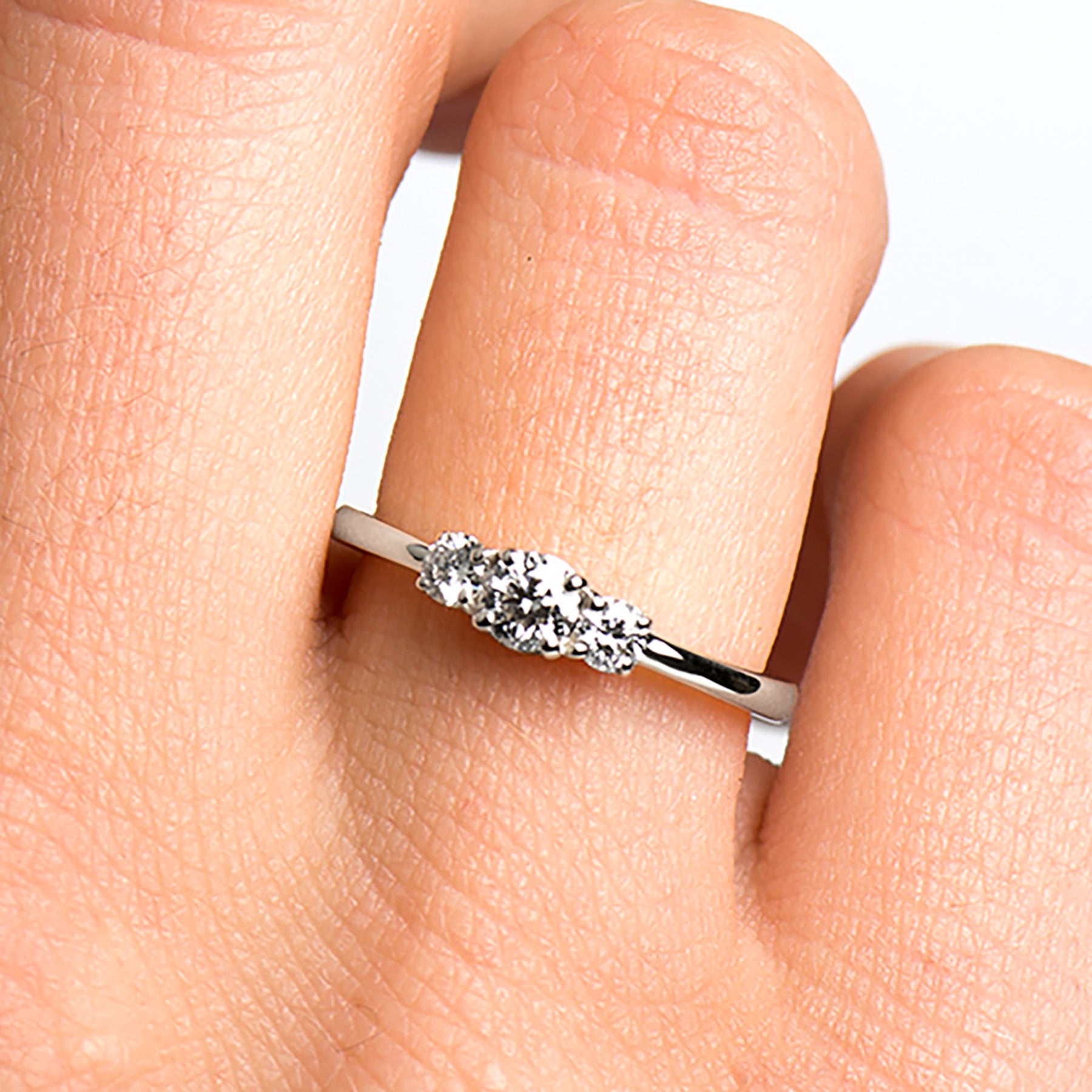 The 3 stones Ring - Round Brilliant