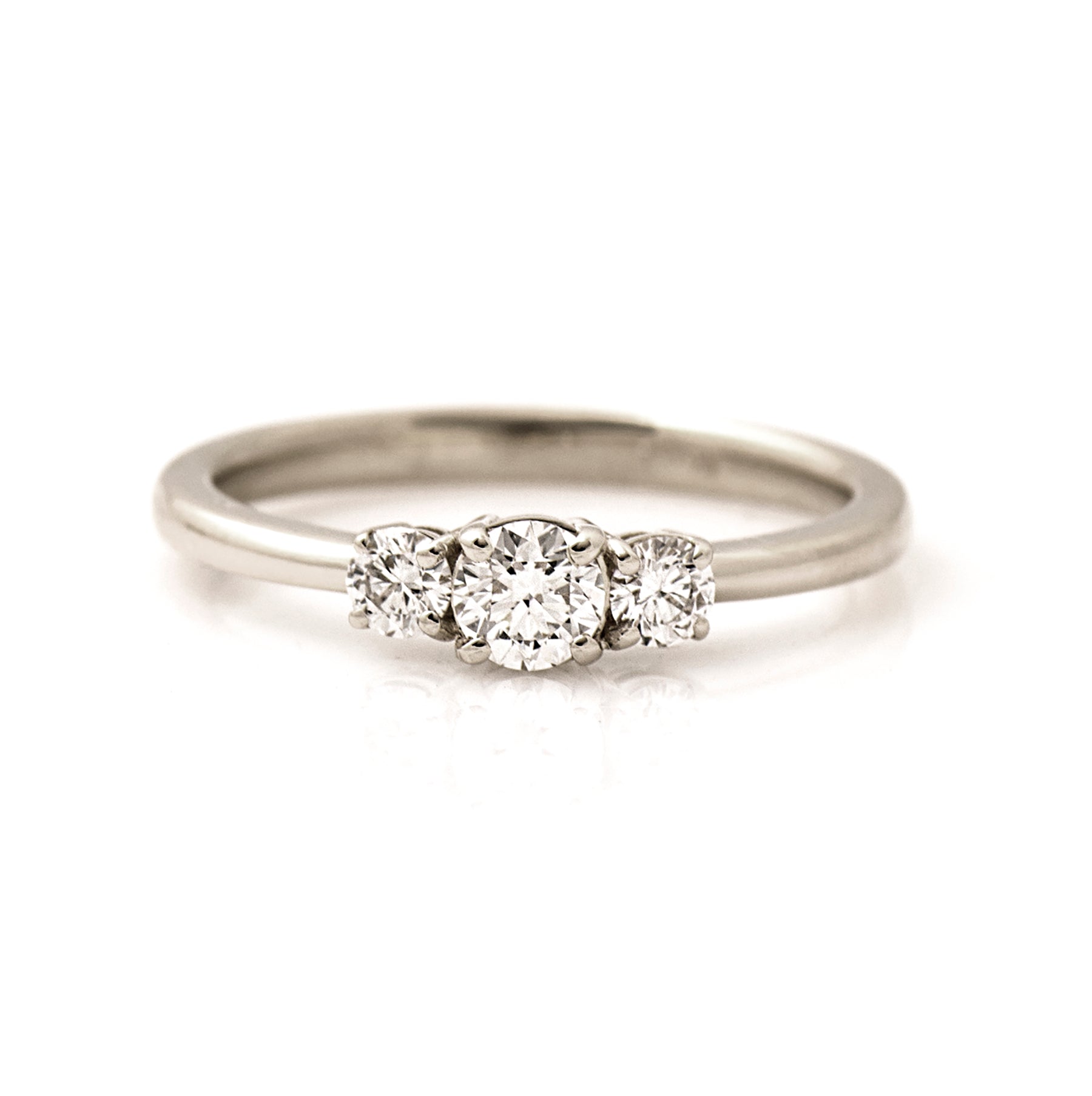 The 3 stones Ring - Round Brilliant