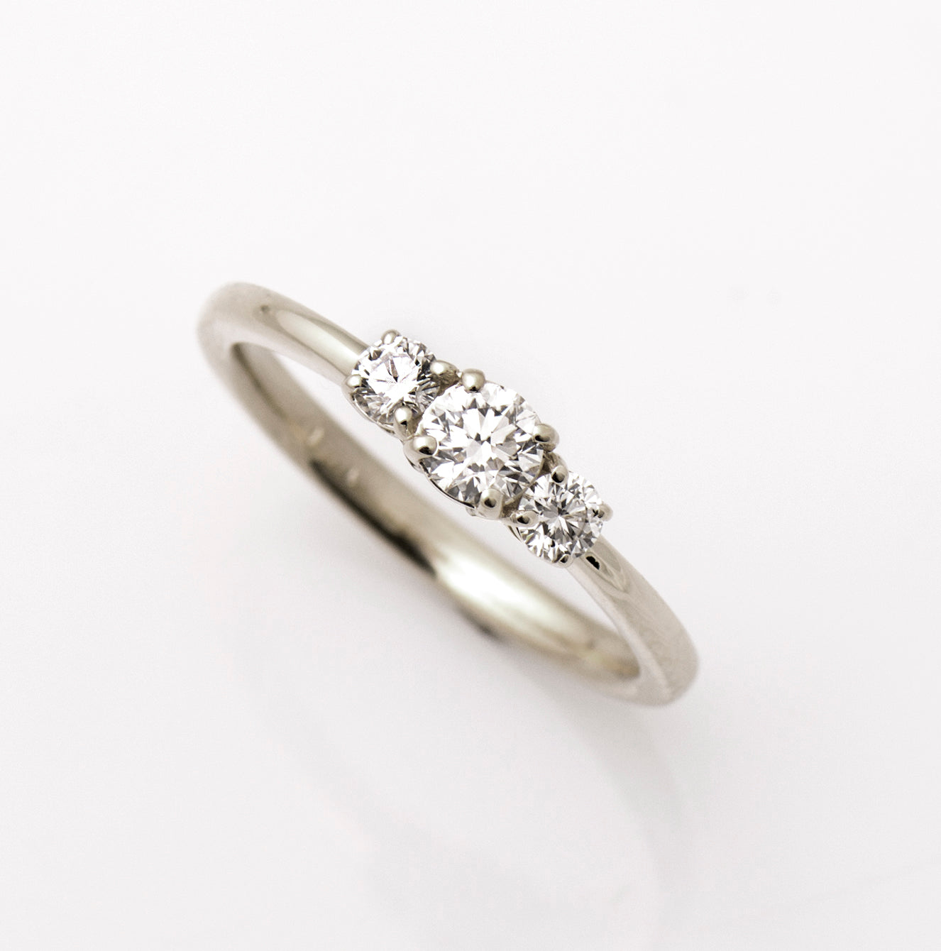 The 3 stones Ring - Round Brilliant