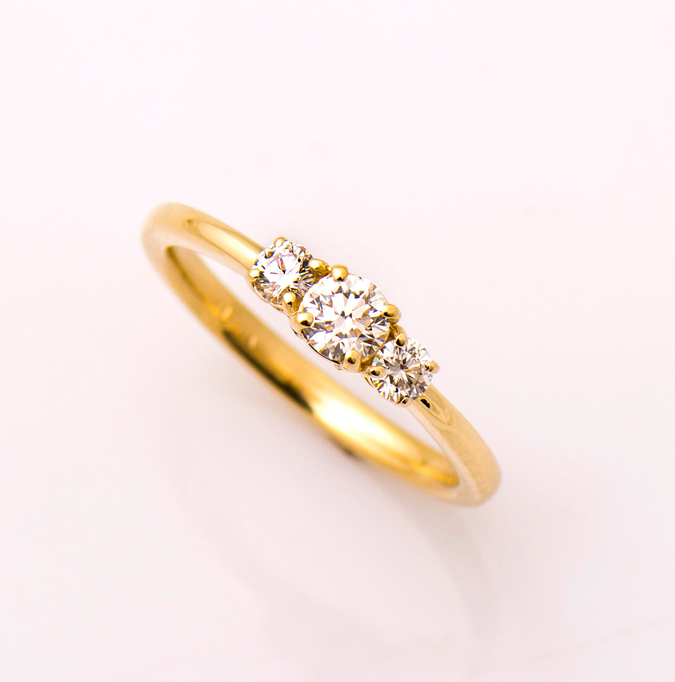 The 3 stones Ring - Round Brilliant