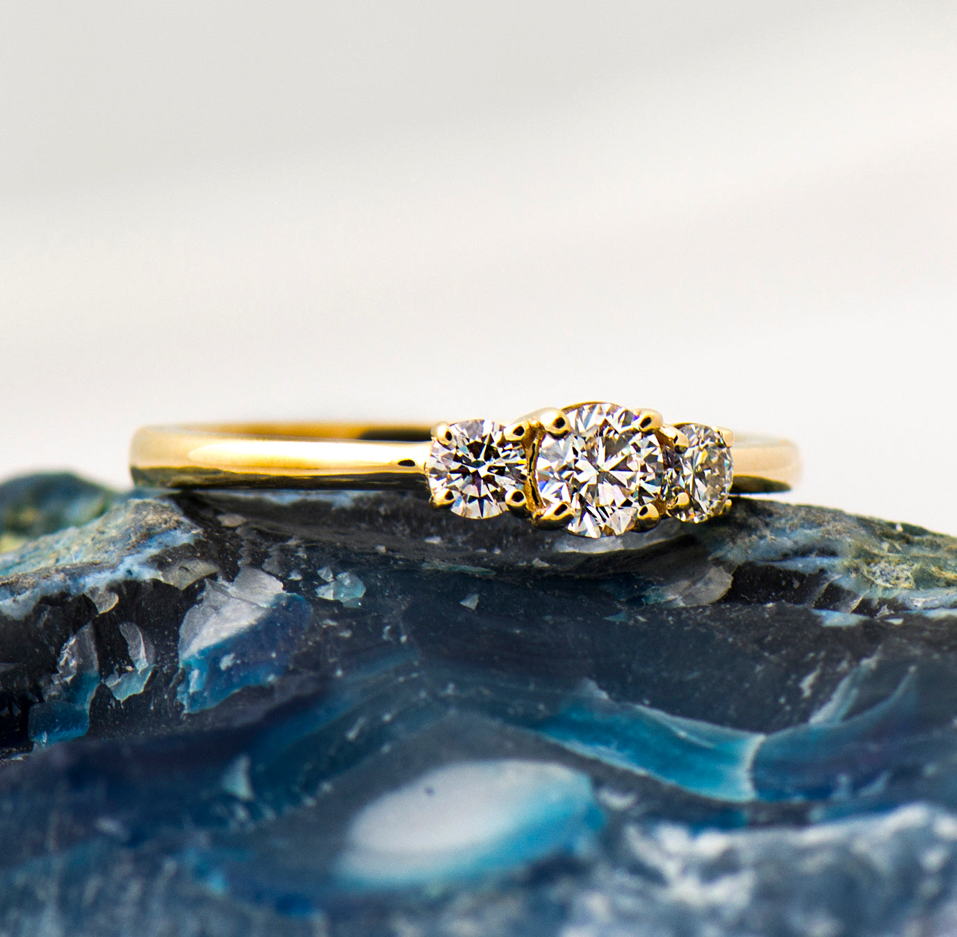 The 3 stones Ring - Round Brilliant