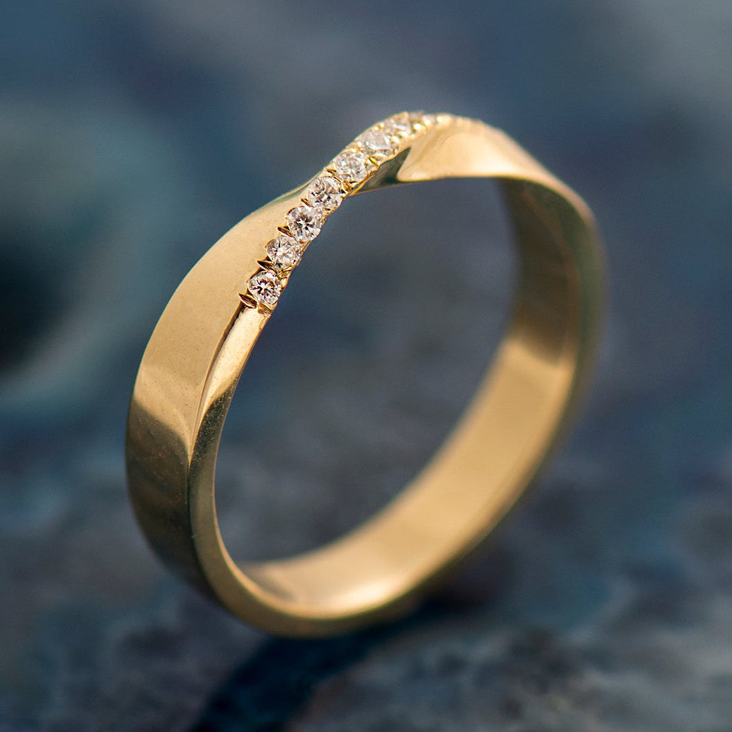 Mobius Wedding Band