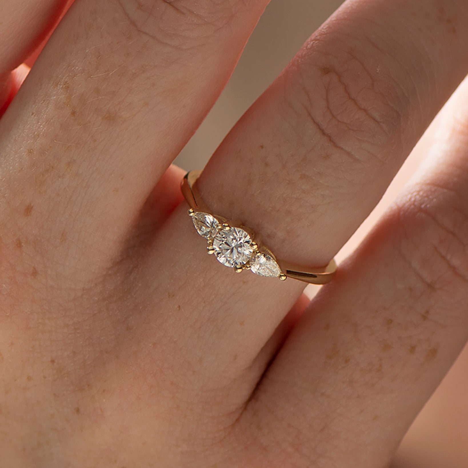 Round & pears Ring - 0.3ct / 0.4ct Center