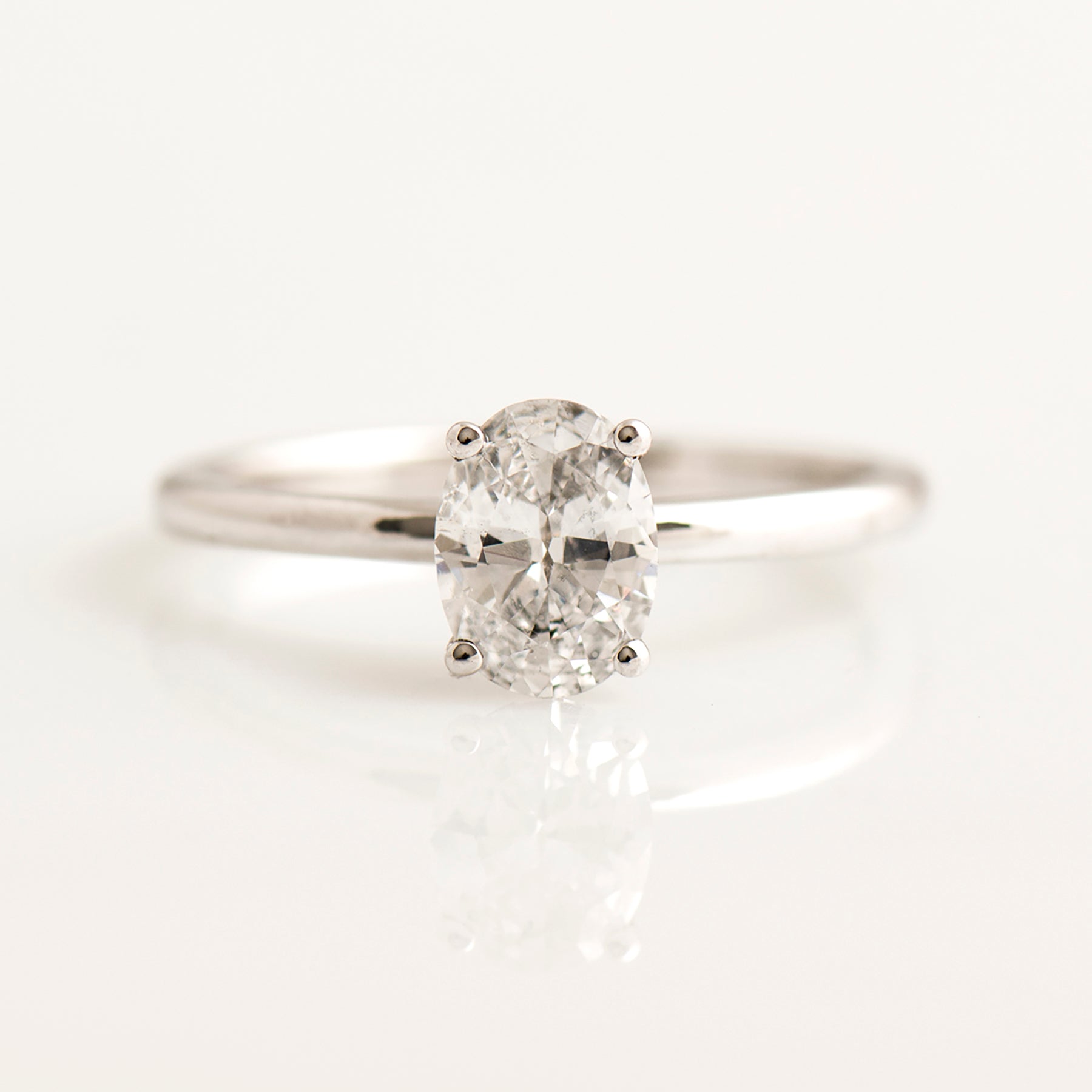 The Oval Solitaire - Round Prongs