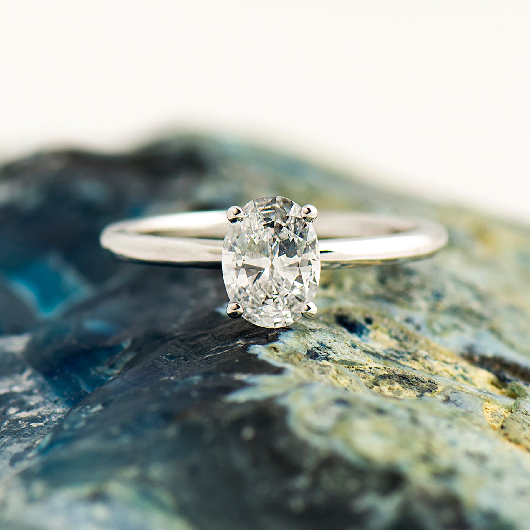 The Oval Solitaire - Round Prongs