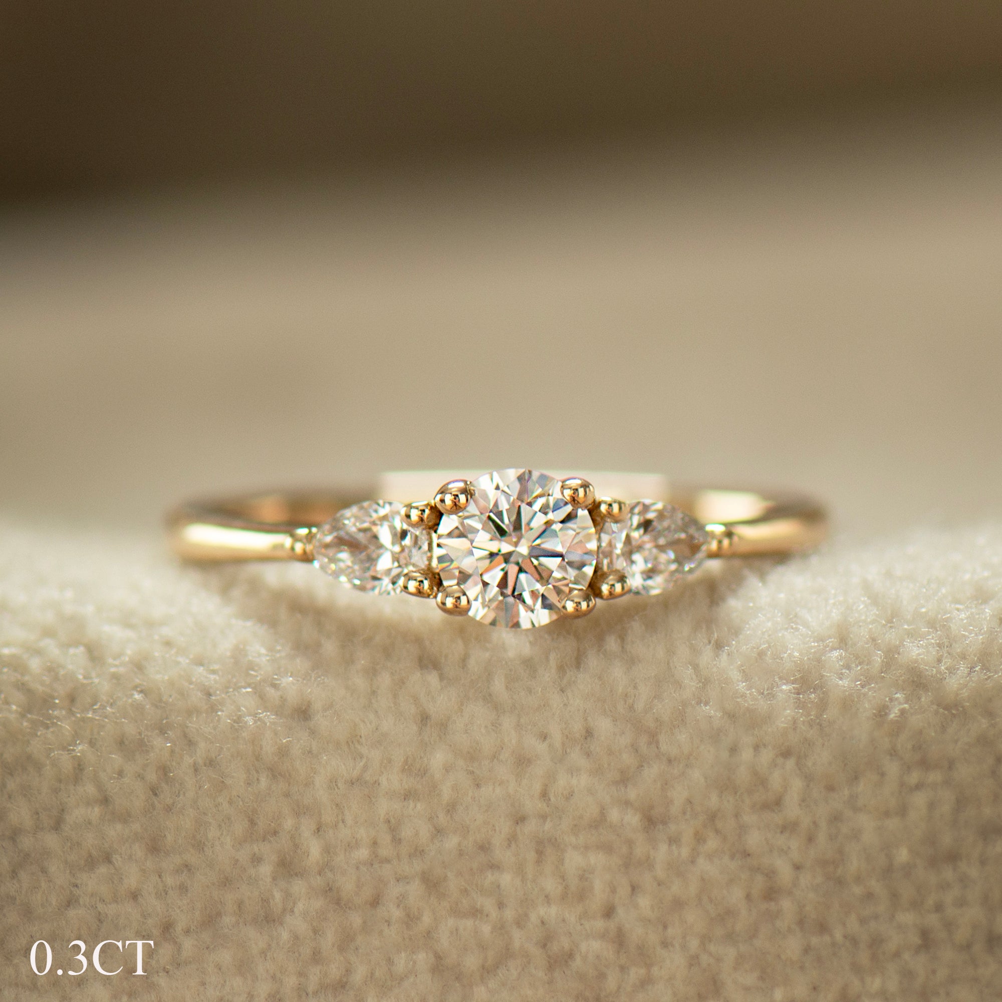 Round & pears Ring - 0.3ct / 0.4ct Center