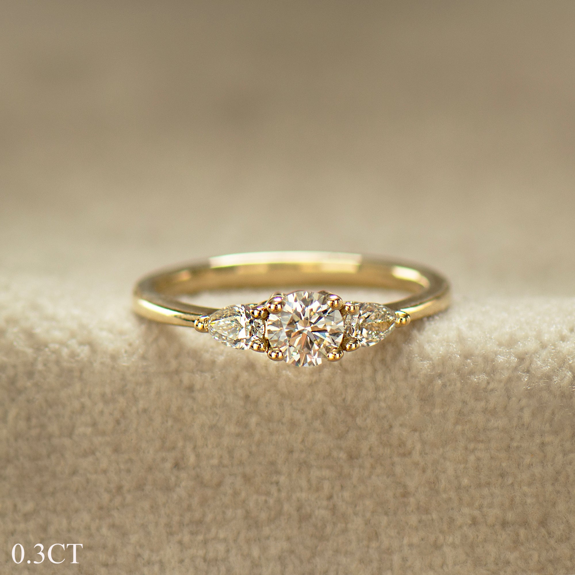 Round & pears Ring - 0.3ct / 0.4ct Center