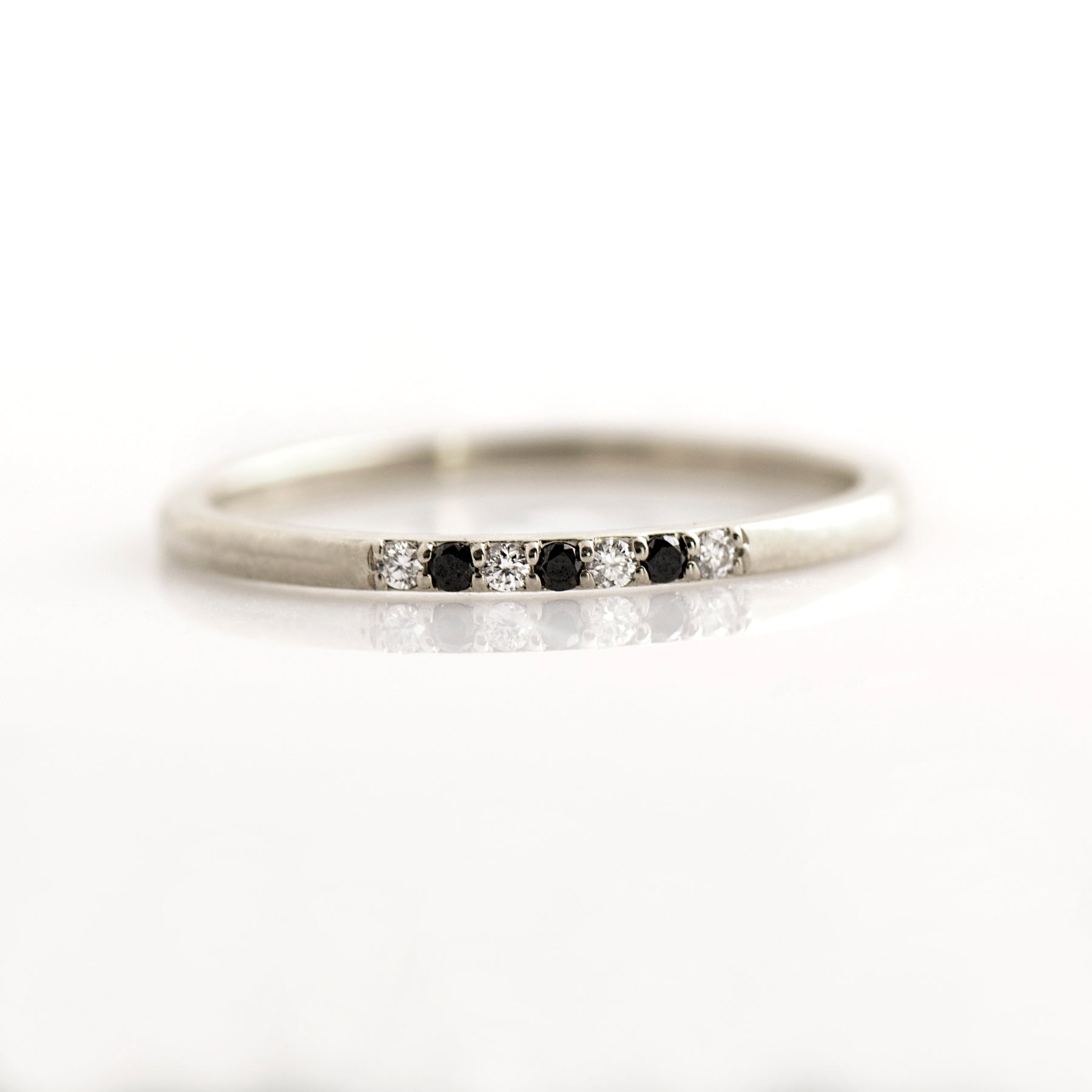 Alternating White & Black Diamonds Ring