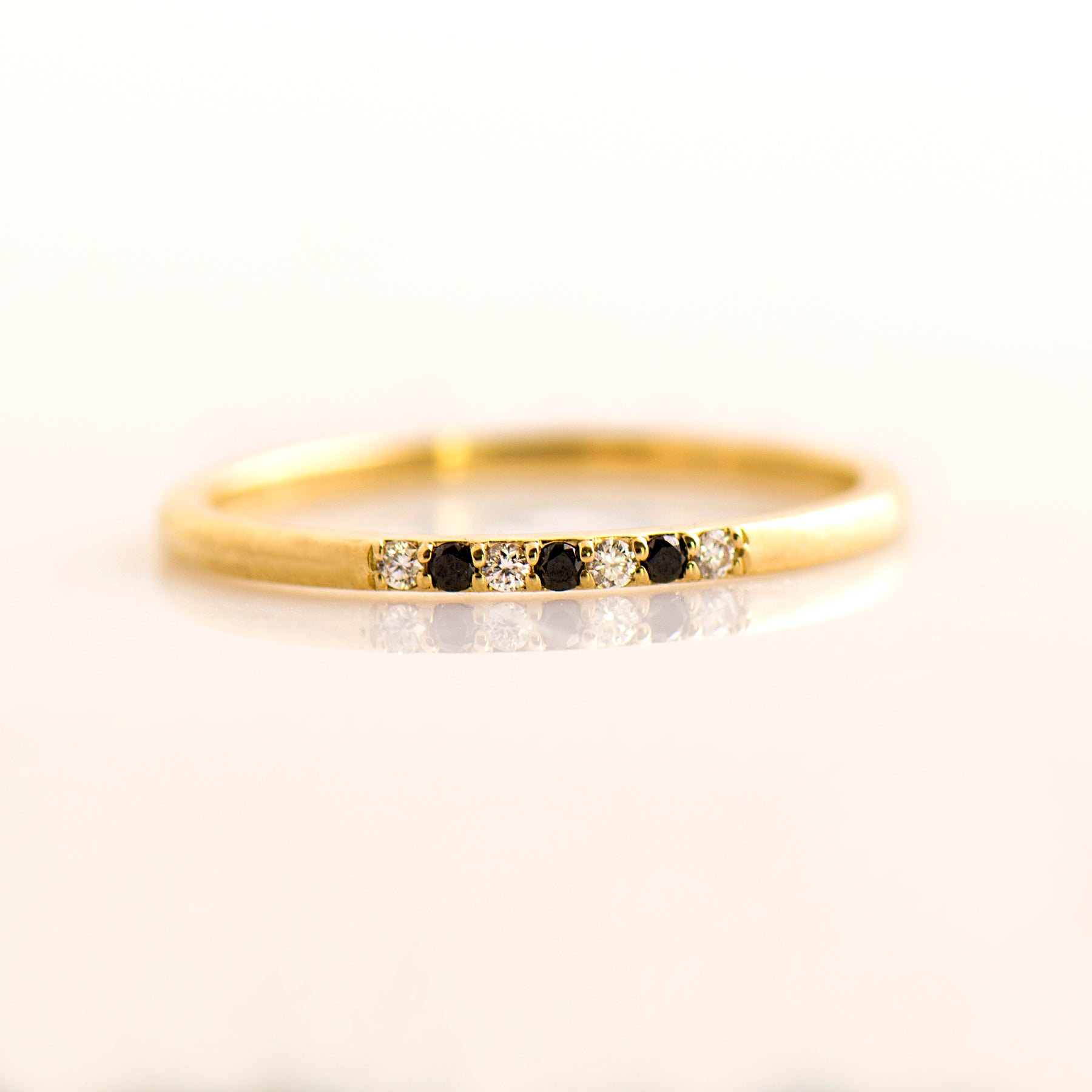 Alternating White & Black Diamonds Ring