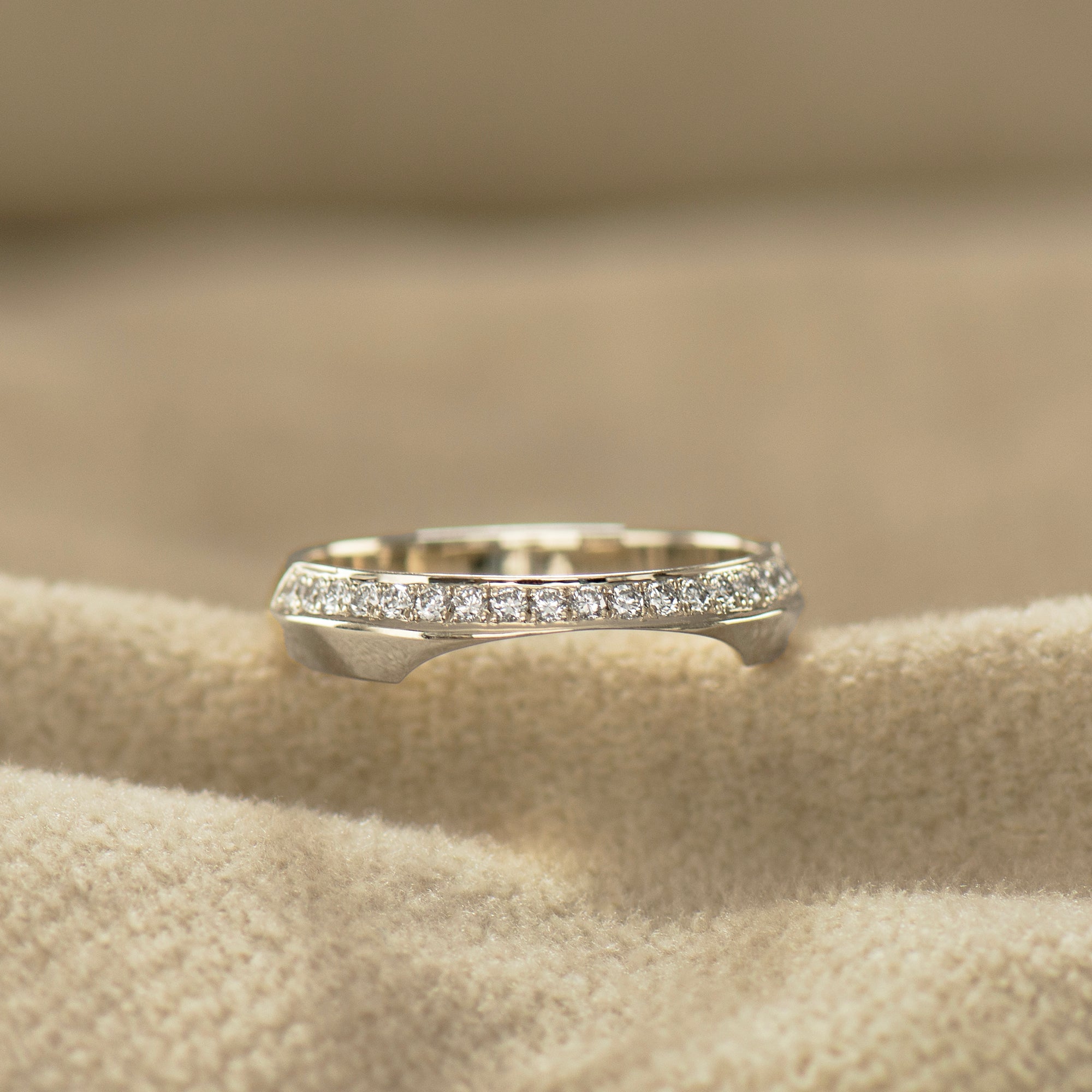 Contoured Knife Edge Matching Band