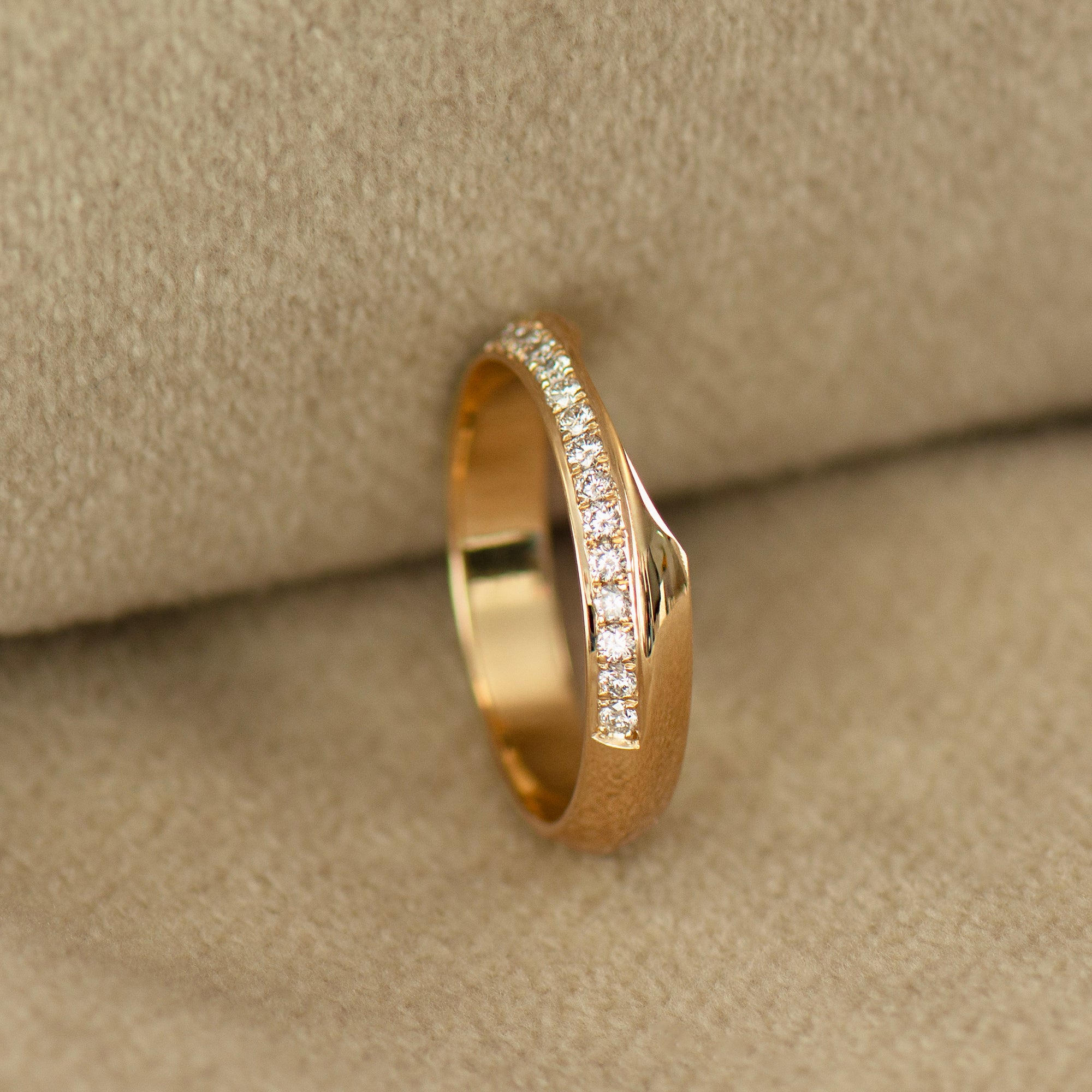 Contoured Knife Edge Matching Band