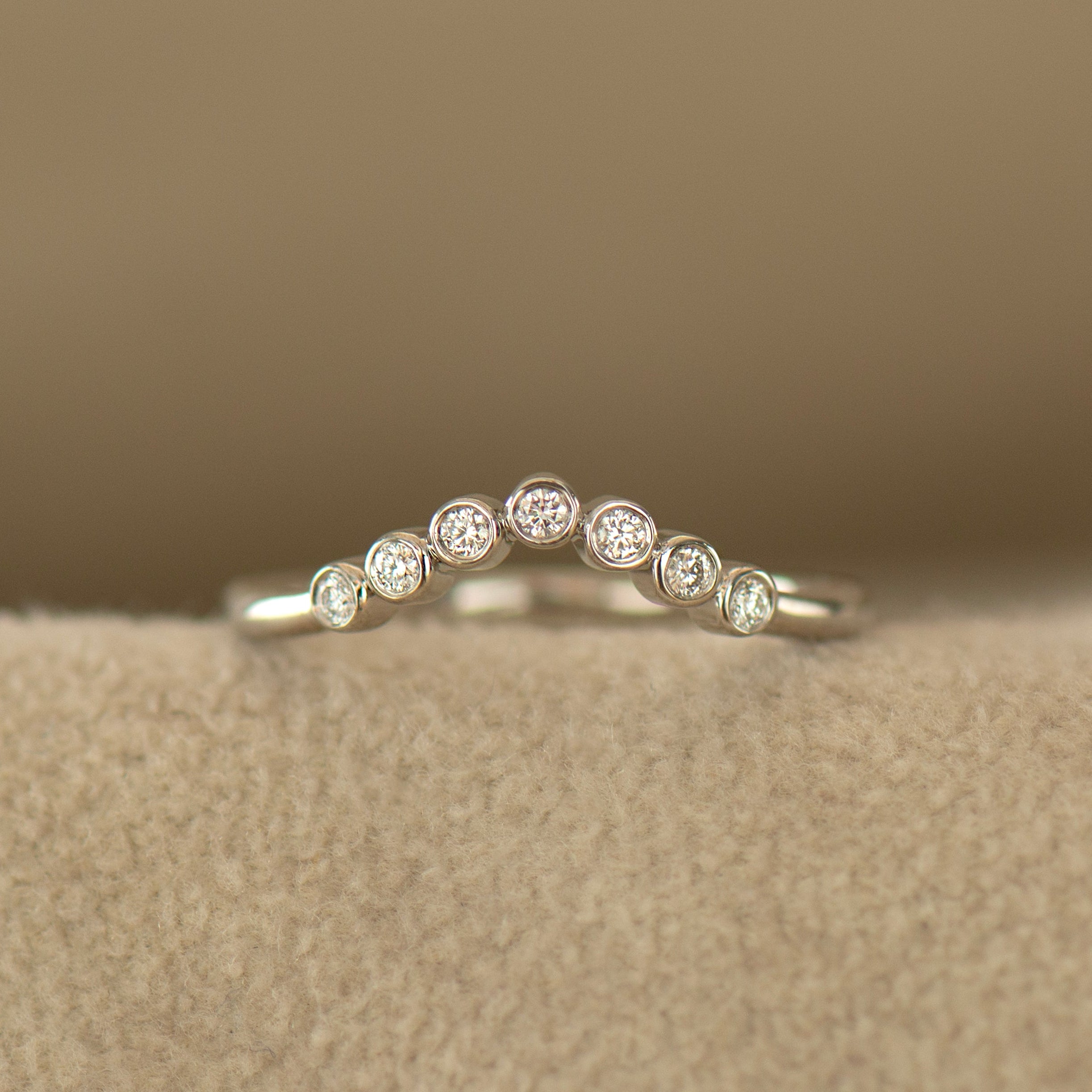 Curved Diamonds Bezel Band