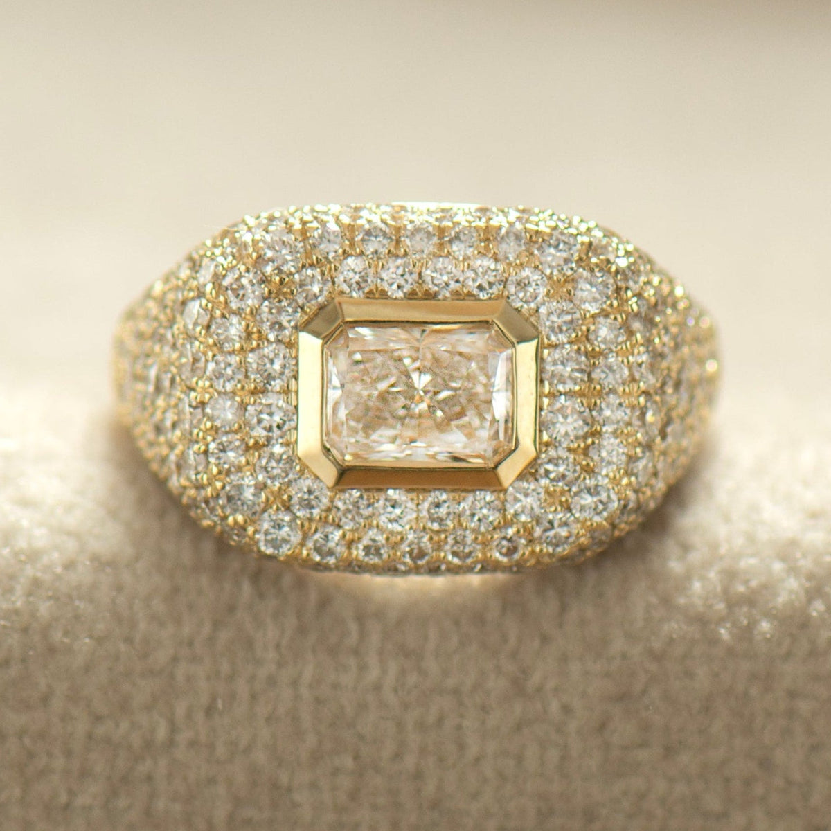 Chic Diamond Signet Ring