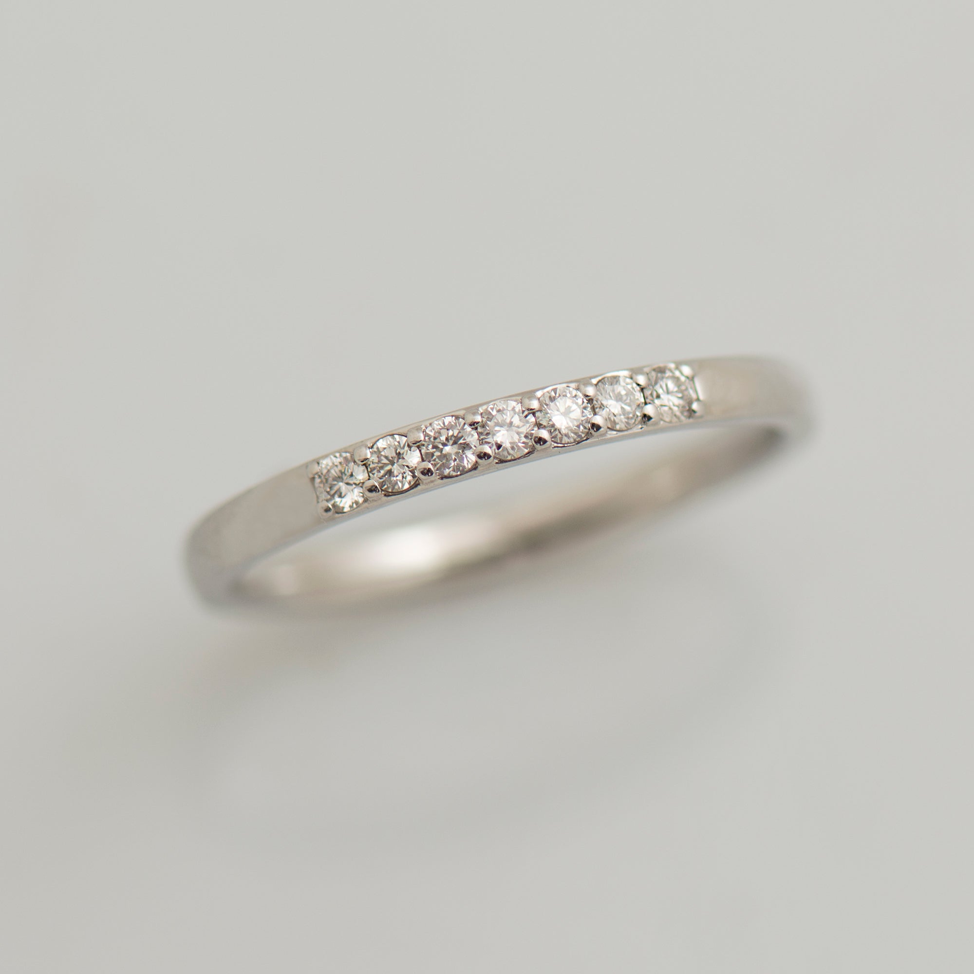 2 mm 7 Diamonds Ring