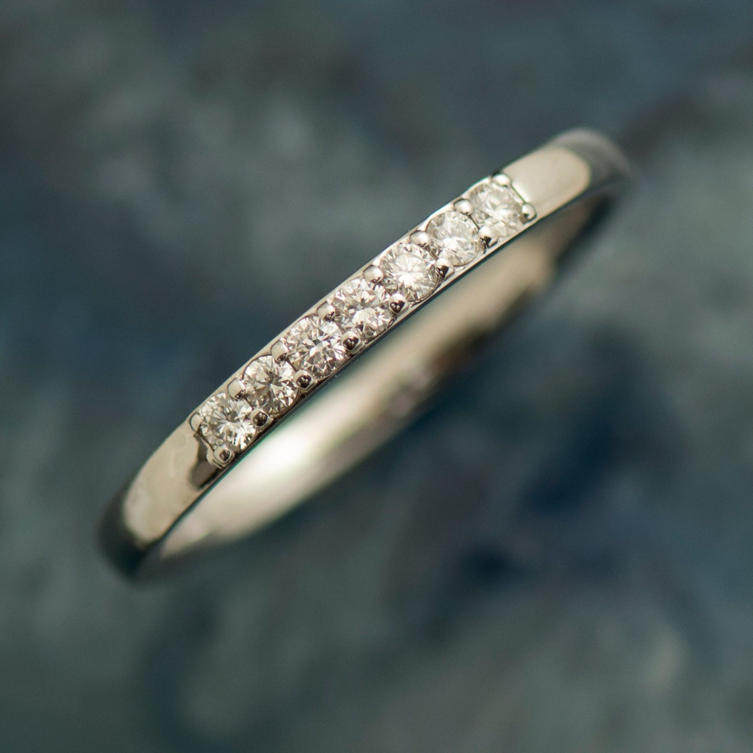 2 mm 7 Diamonds Ring