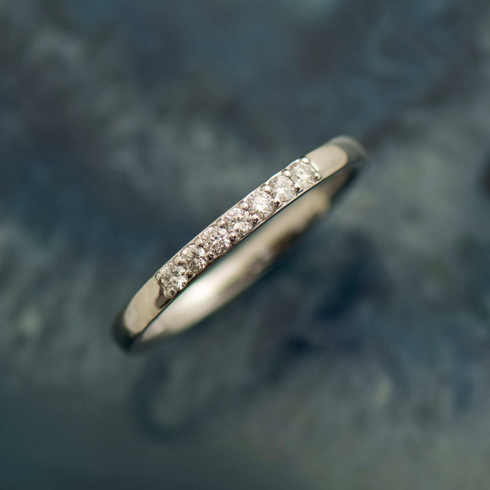 2 mm 7 Diamonds Ring
