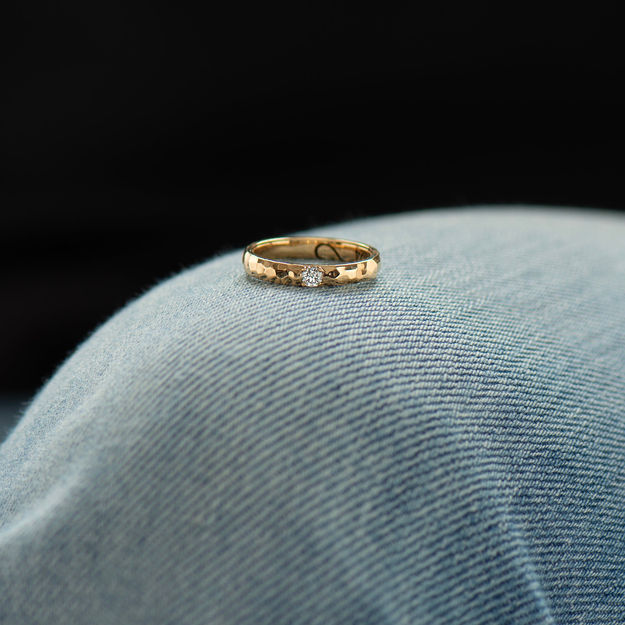 3 mm Hammered Single Diamond Ring