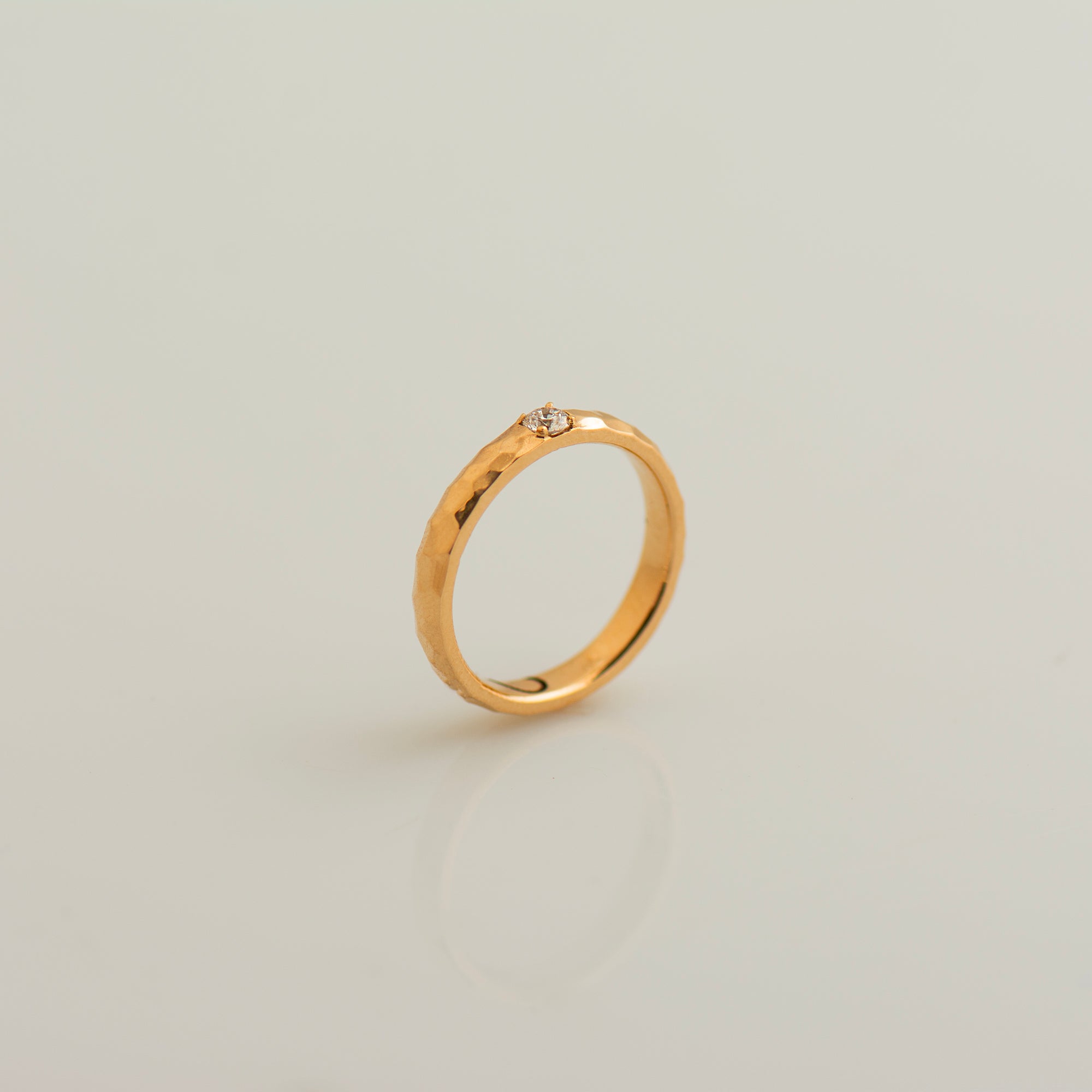 3 mm Hammered Single Diamond Ring