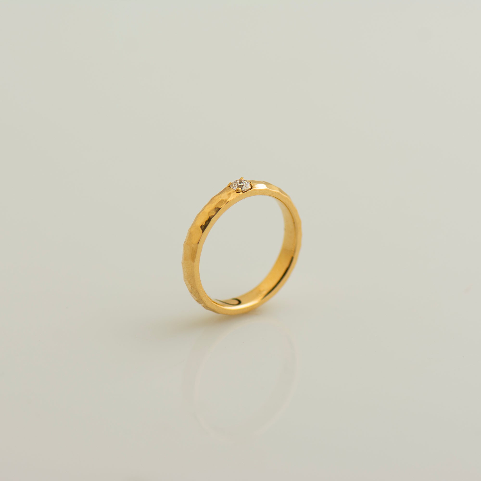 3 mm Hammered Single Diamond Ring