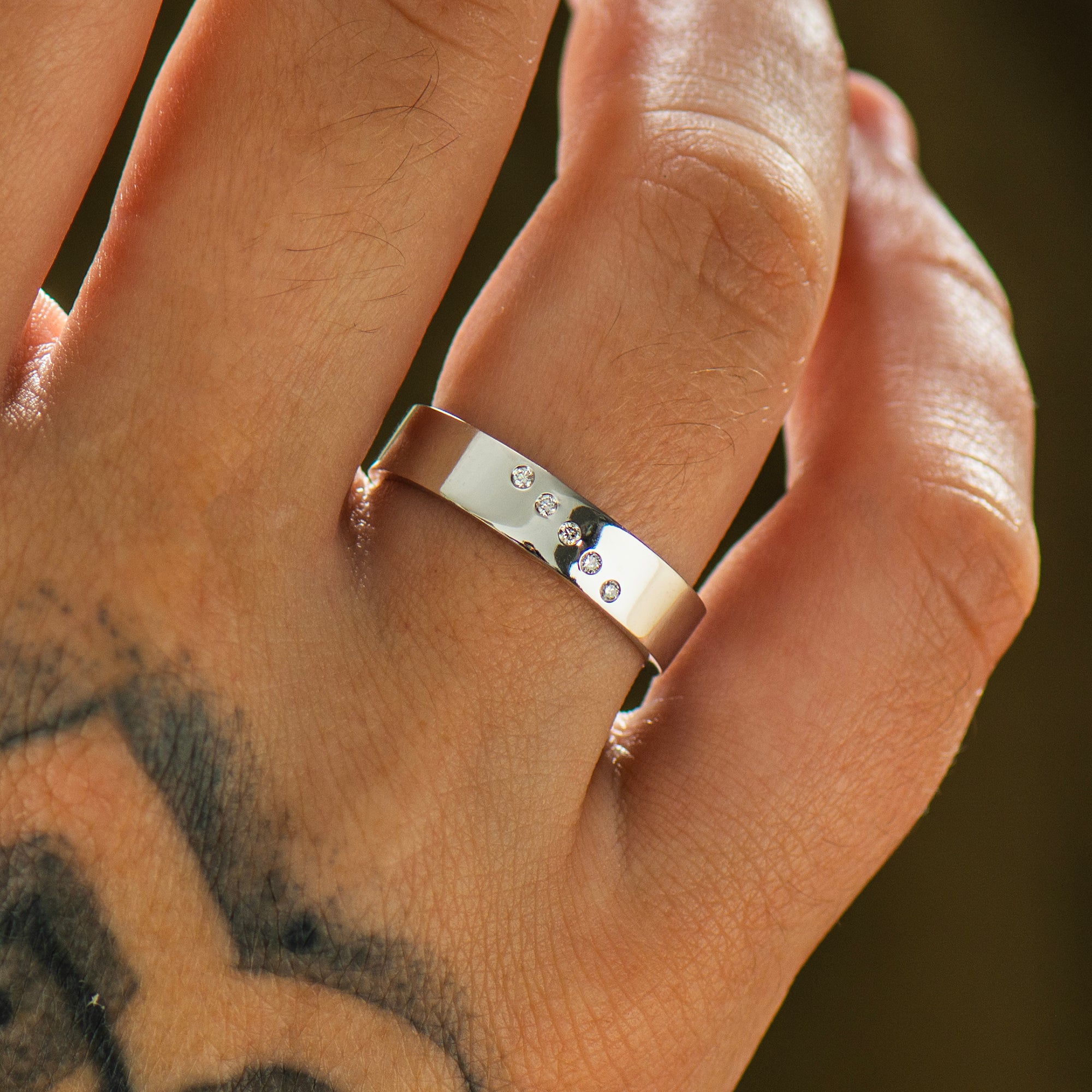 Diagonal White Diamonds Ring - Shiny Finish