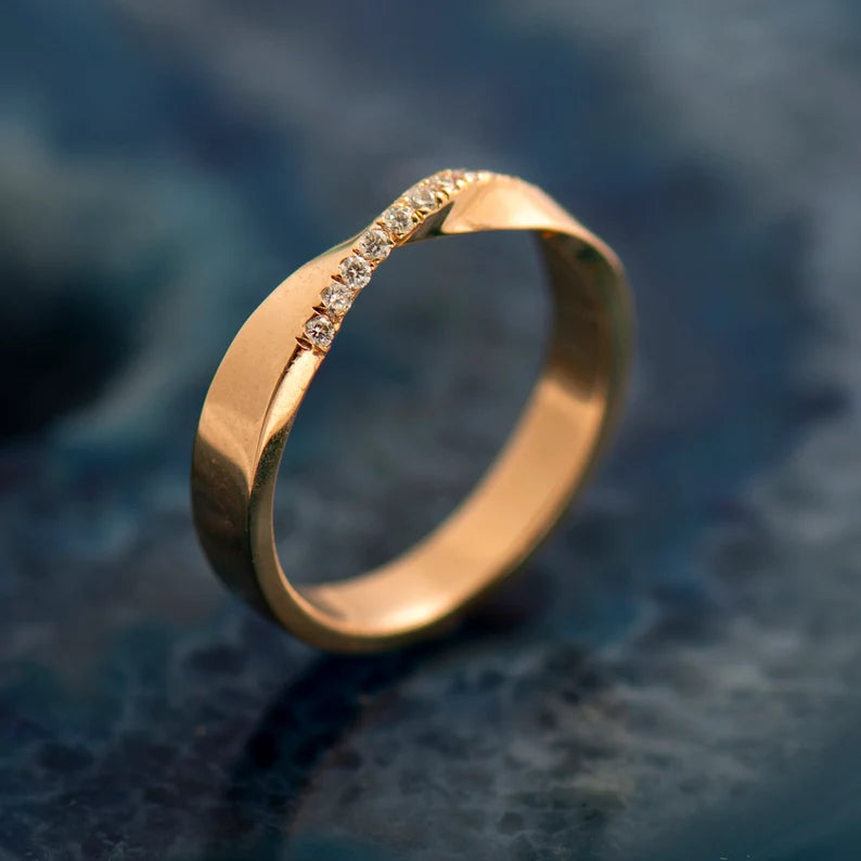 Mobius Wedding Band