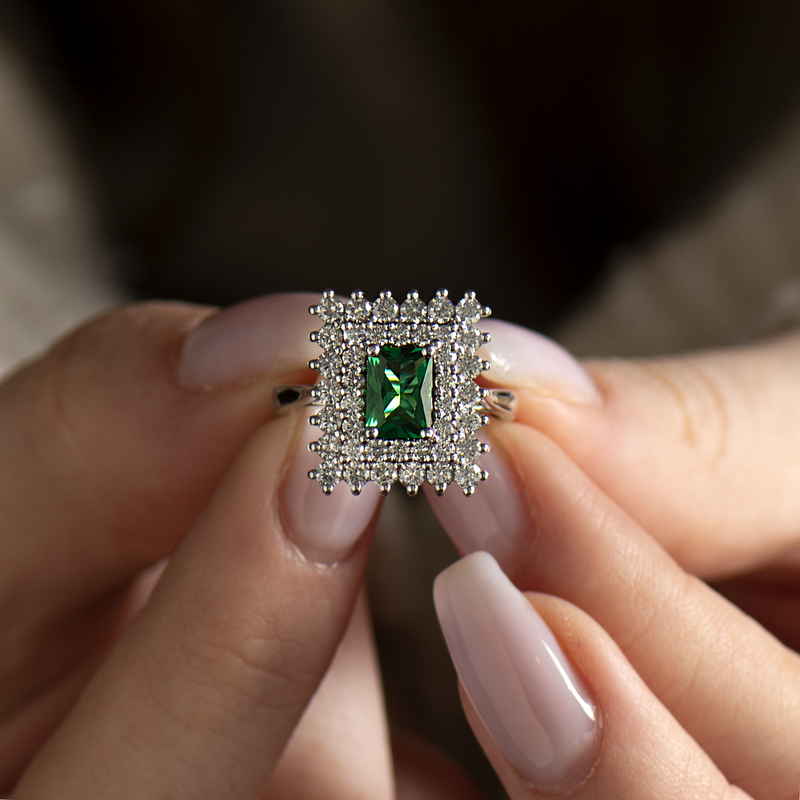 Vintage emerald green engagement rings deals