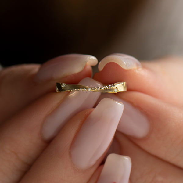 Mobius Diamonds Wedding Ring