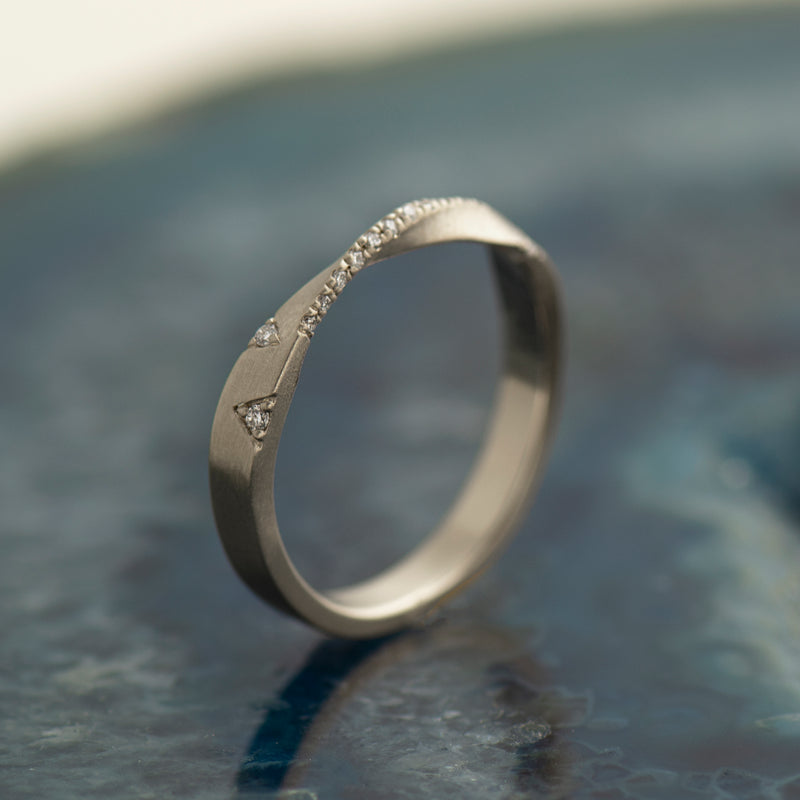 Mobius Diamonds Wedding Ring