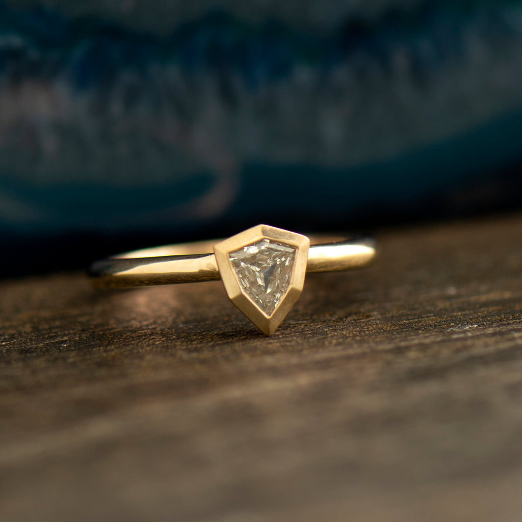 Shield Cut Loose Diamond (0.4 Ct,G Color,Si1 Clarity)