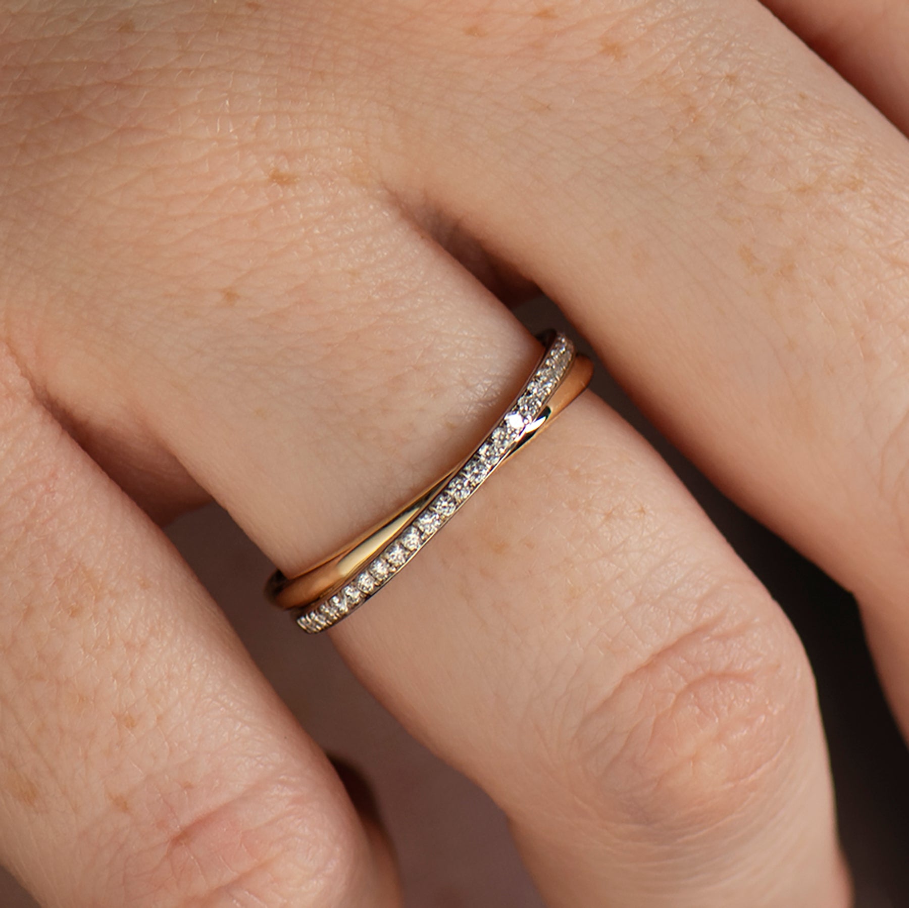 Two Tone Interlocking Diamonds Ring