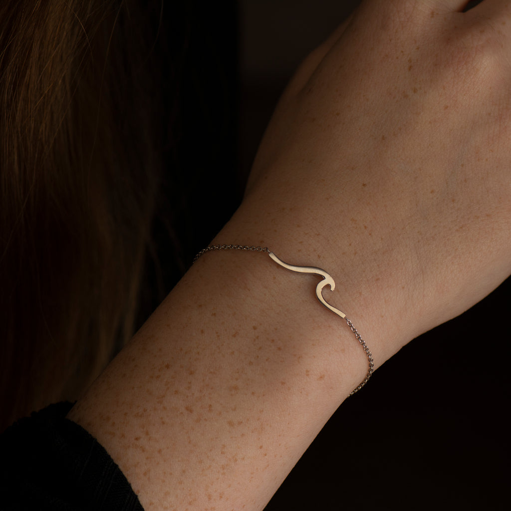 Wave Gold Wire Bracelet