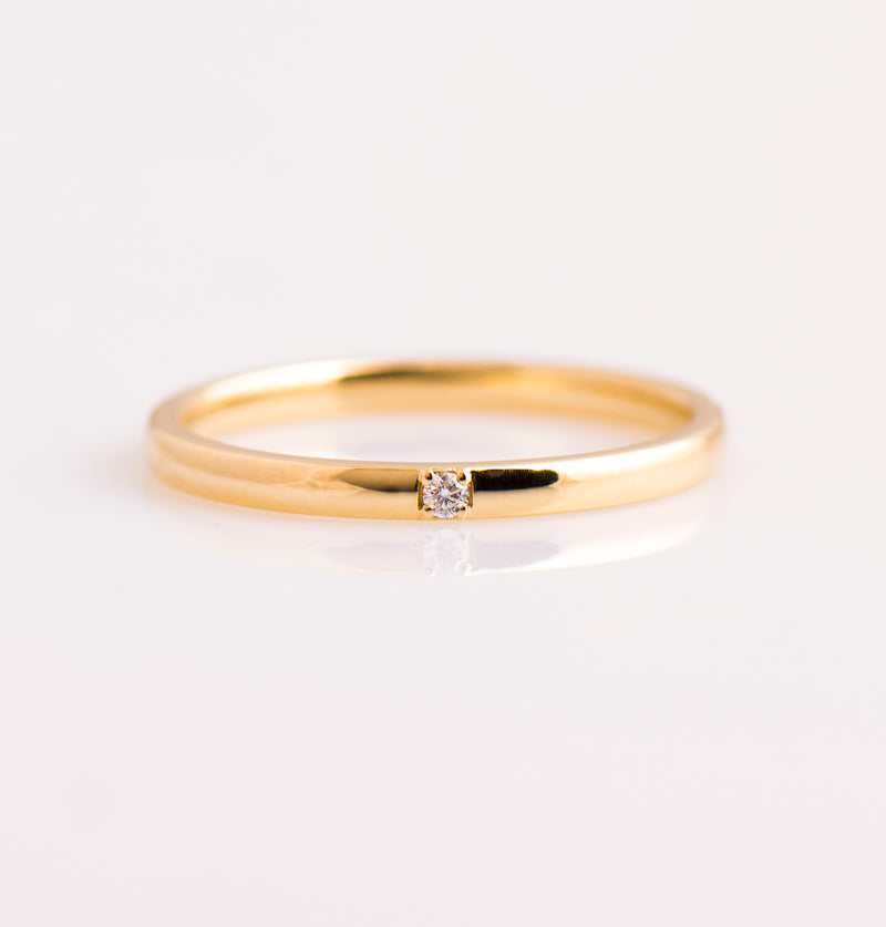Lumière Engagement Ring,Lab diamond solitaire yellow gold band | Oscar  Massin