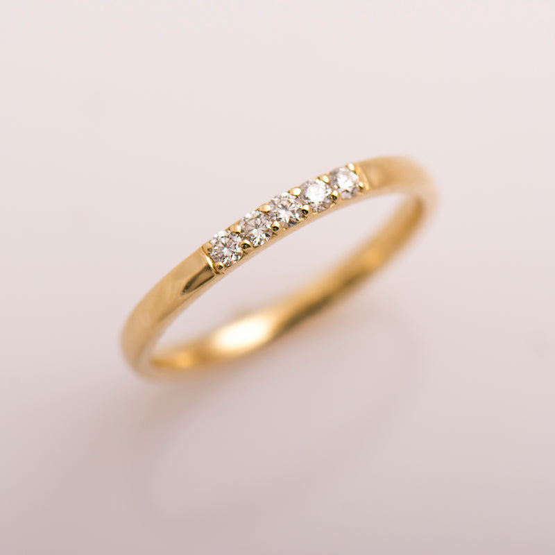 2 mm 5 Diamonds Ring