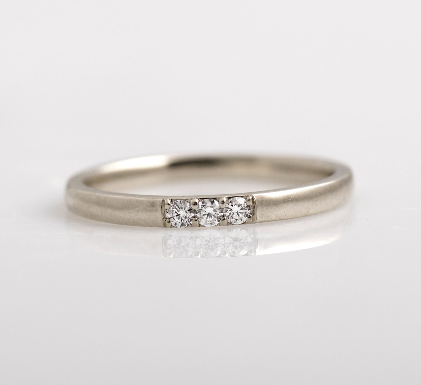 2 mm 3 Diamond Ring